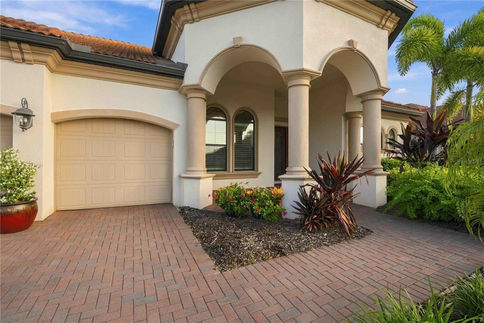 Toscana model, stunning design - 10720 TARFLOWER DR, VENICE