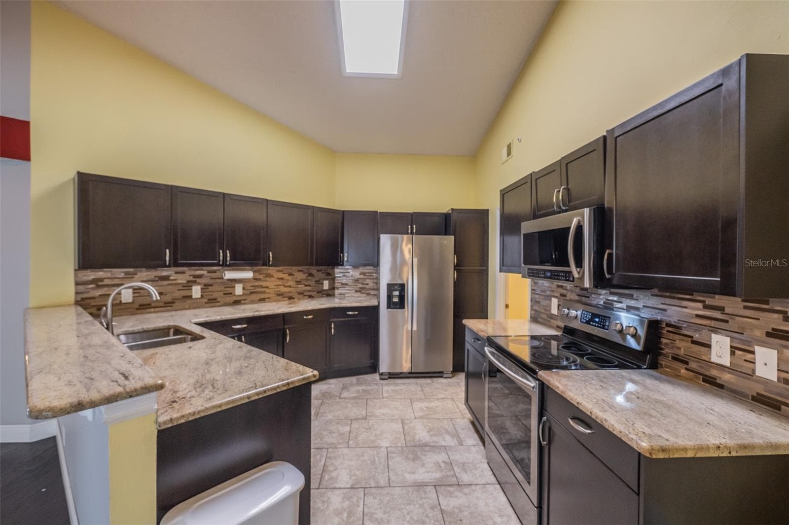 Upgraded Chefs Dream Kitchen - 2632 SPRING GLEN LN, APOPKA