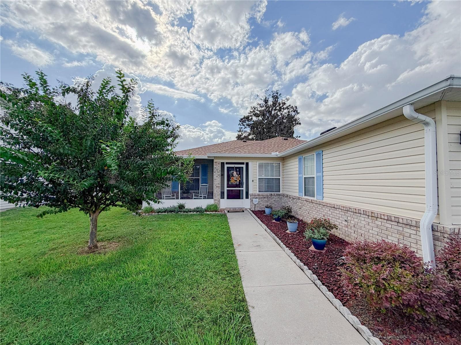 Single Family Residence at 437 SE ROSEWOOD CIR, LAKE CITY, photo 2 of 26