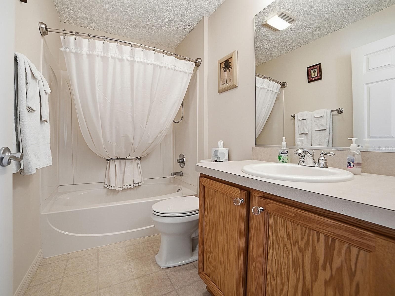 Guest bathroom - 484 AINTREE LN, THE VILLAGES