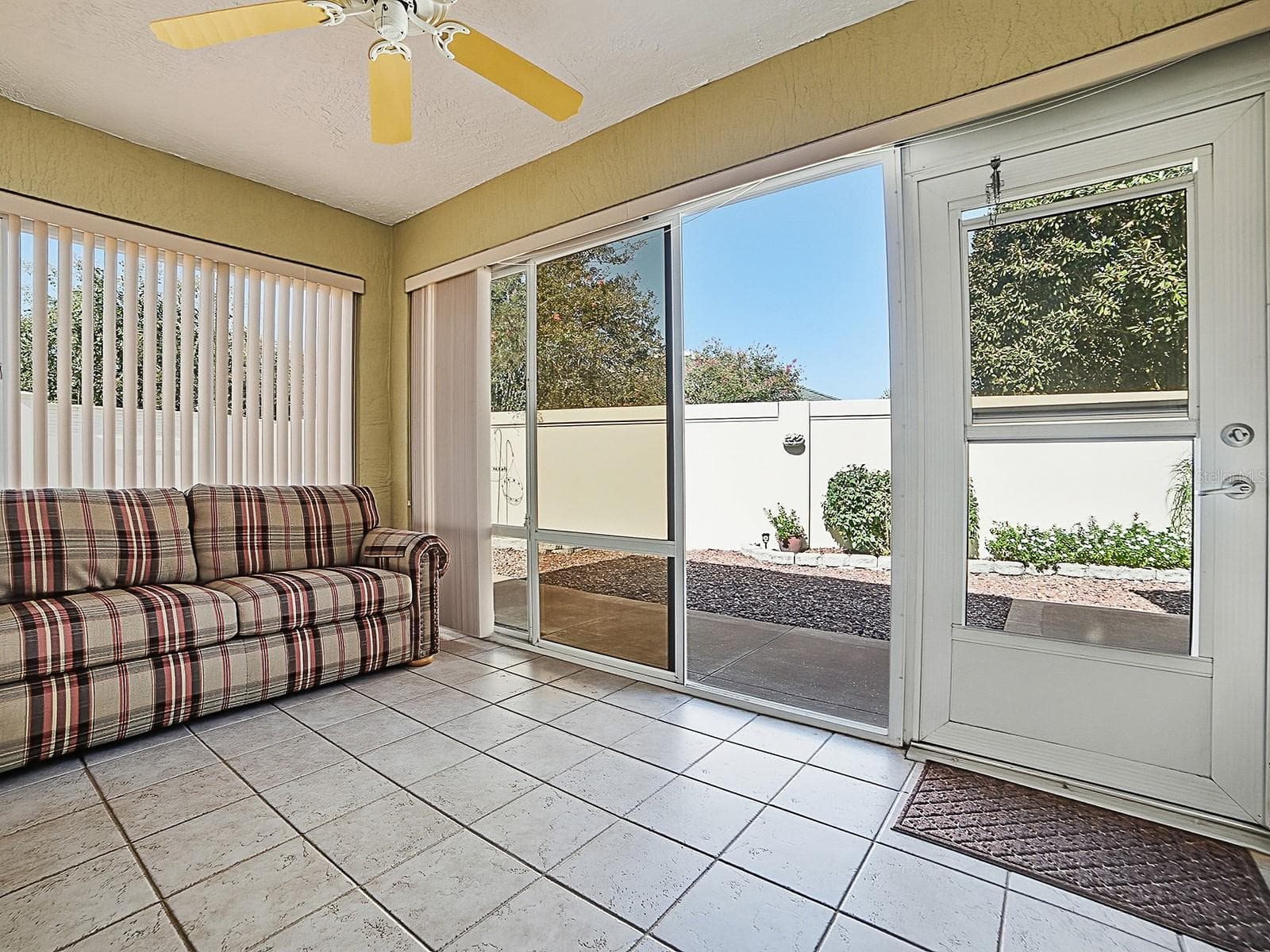 Acrylic enclosed lanai. Floor to ceiling windows open - 484 AINTREE LN, THE VILLAGES