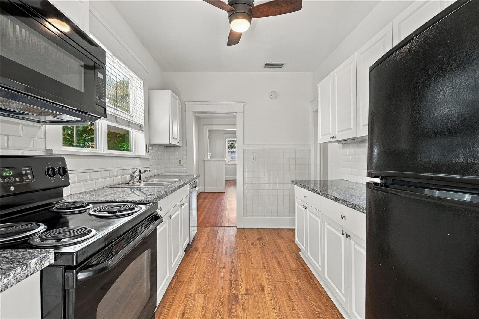 Single Family Residence at 146 13TH AVE NE, ST PETERSBURG, photo 10 of 41