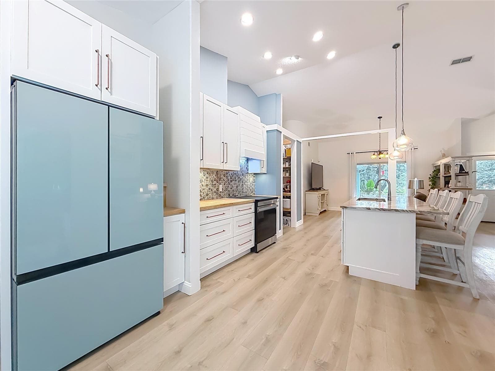 Kitchen - 1821 W BEGONIA DR, BEVERLY HILLS
