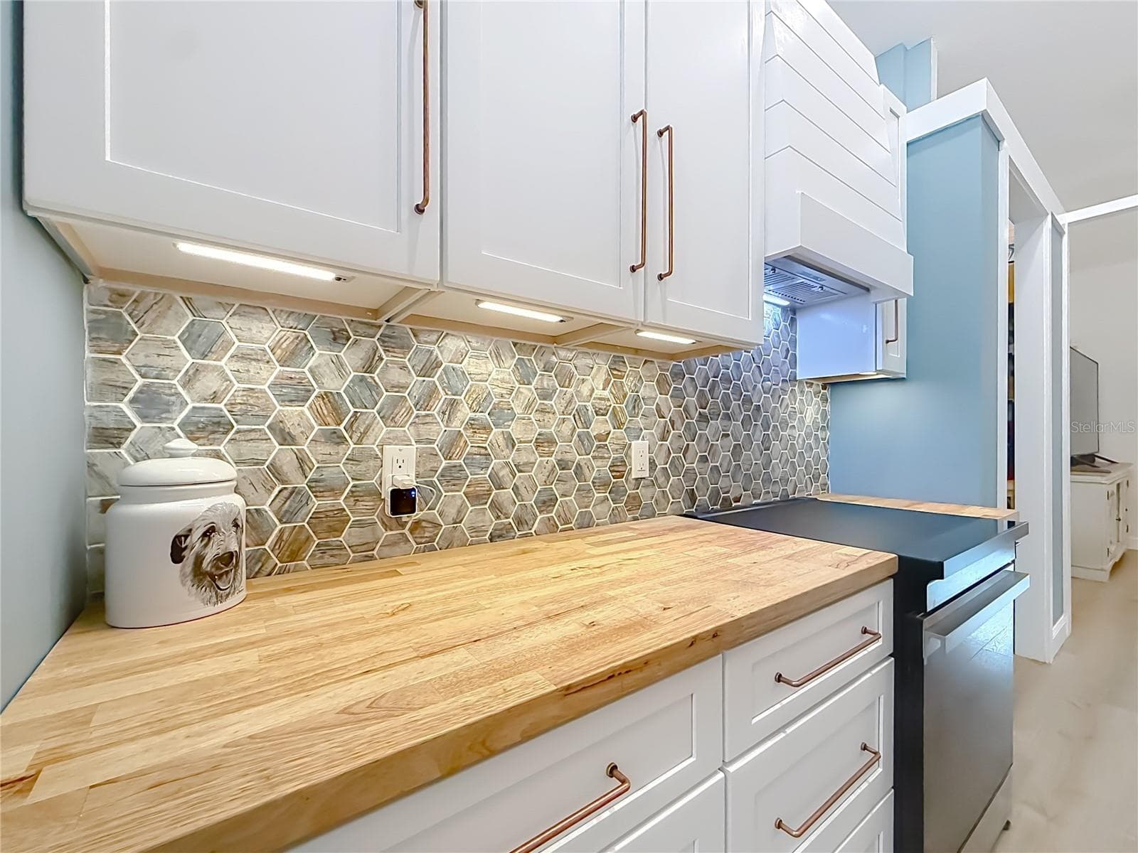 Kitchen - 1821 W BEGONIA DR, BEVERLY HILLS