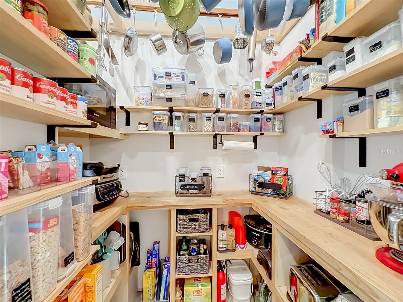 Kitchen Pantry - 1821 W BEGONIA DR, BEVERLY HILLS