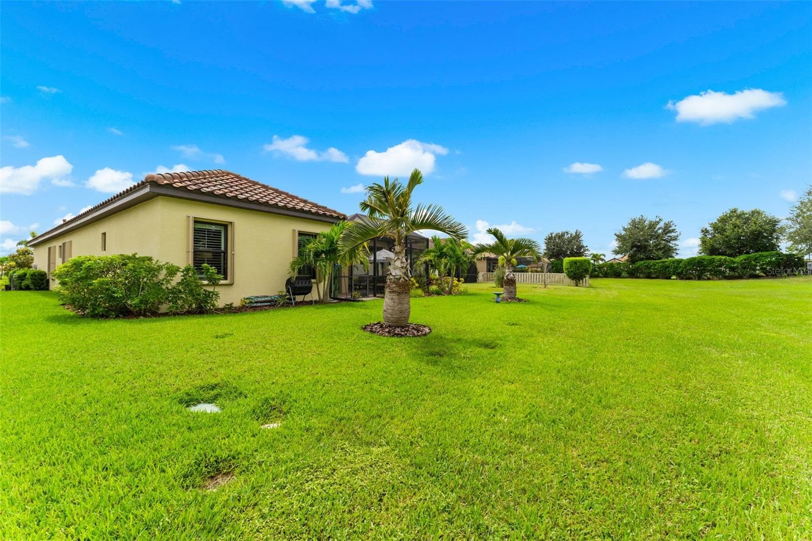 Lots of green space & room between neighbors - 208 CAPRIANA CT, NOKOMIS