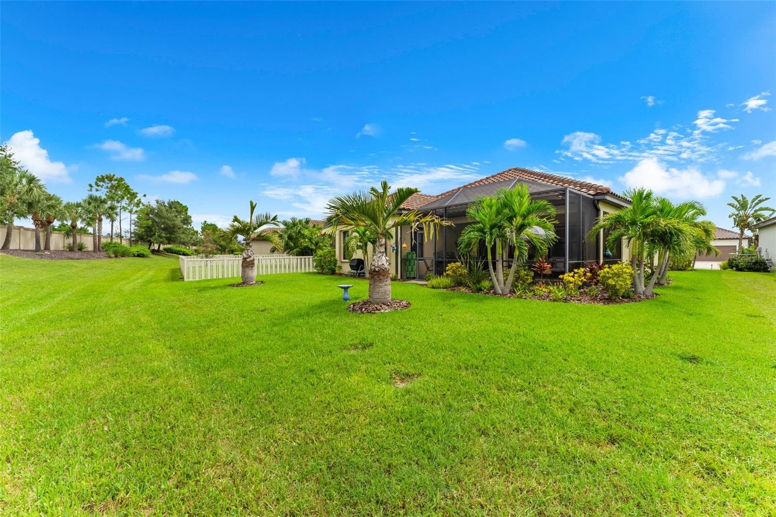 Large Back Yard - 208 CAPRIANA CT, NOKOMIS