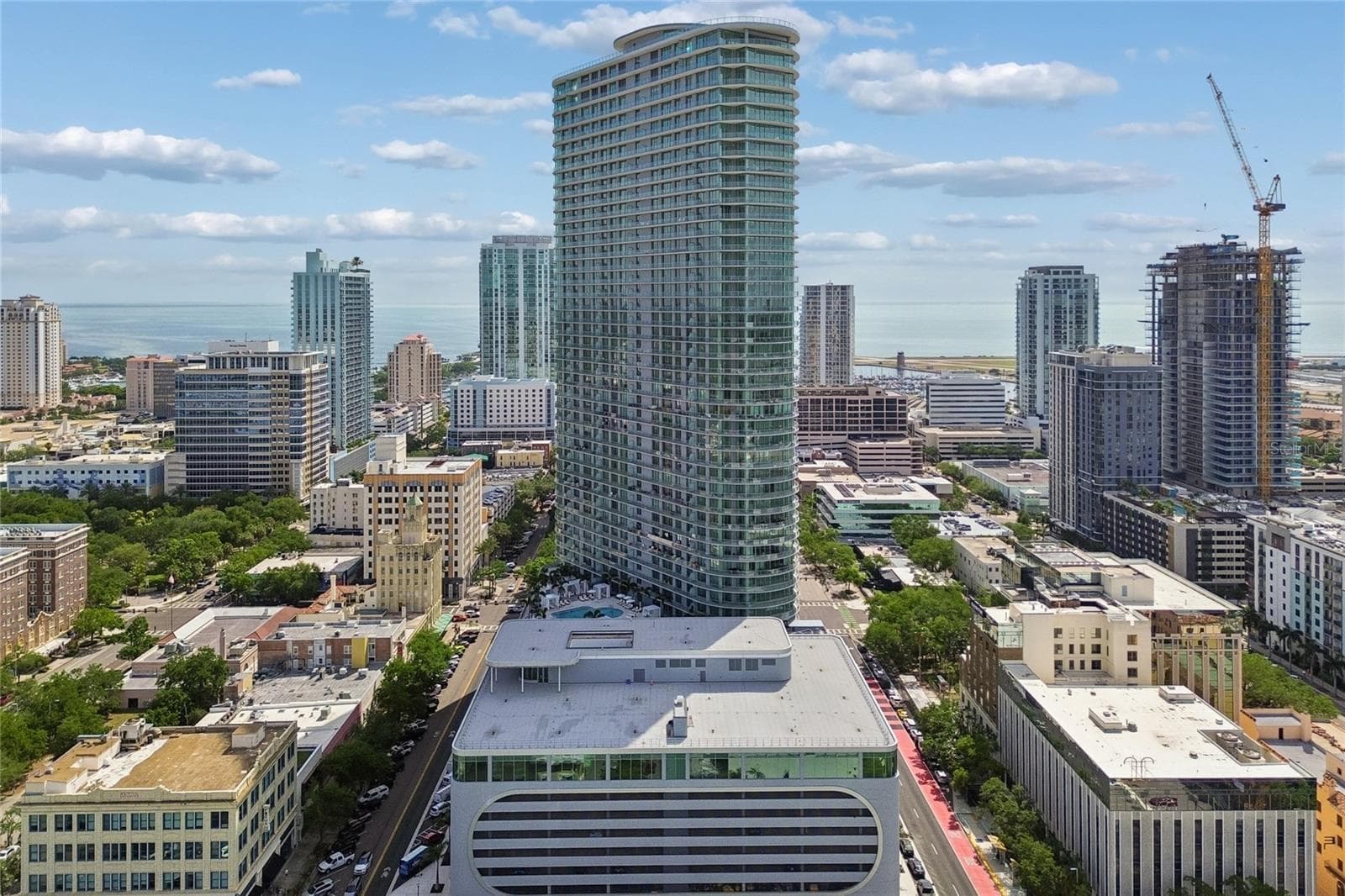 400 Central rises above the heart of downtown St. Petersburg, moments from the waterfront, dining, arts and everything that makes downtown living extraordinary. - 400 CENTRAL AVE #2505, ST PETERSBURG