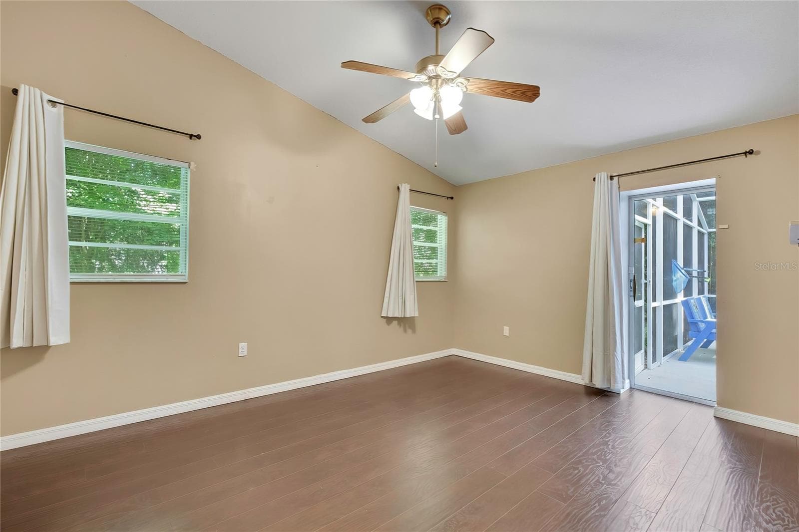 Bedroom with direct access to the screened outdoor area - 1097 FLORIAN WAY, SPRING HILL