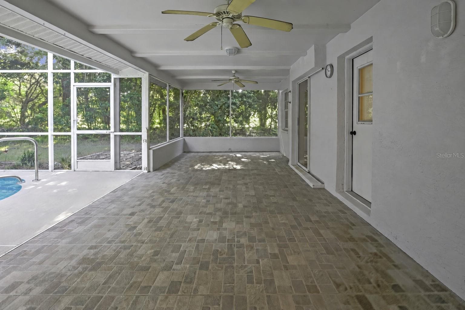 Screen-enclosed pool with peaceful wooded backdrop - 1097 FLORIAN WAY, SPRING HILL