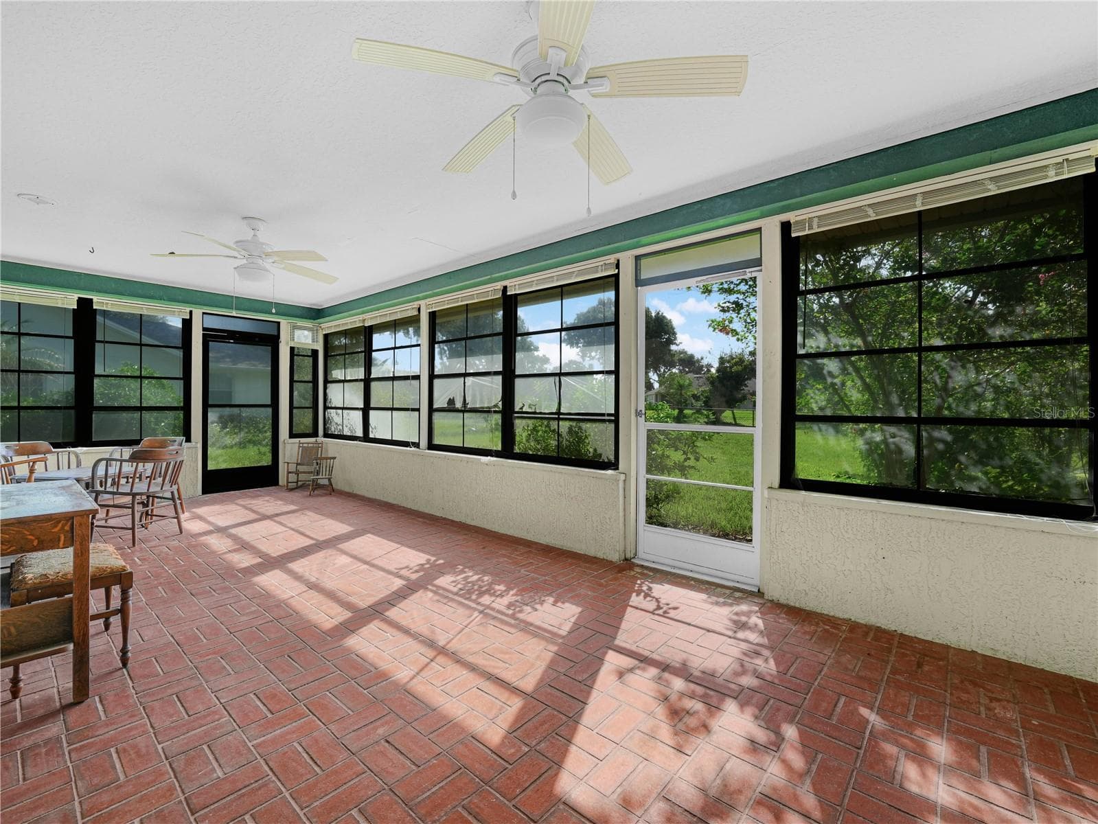 Enclosed Porch with vinyl windows - 5657 BLOOMFIELD BLVD, LAKELAND
