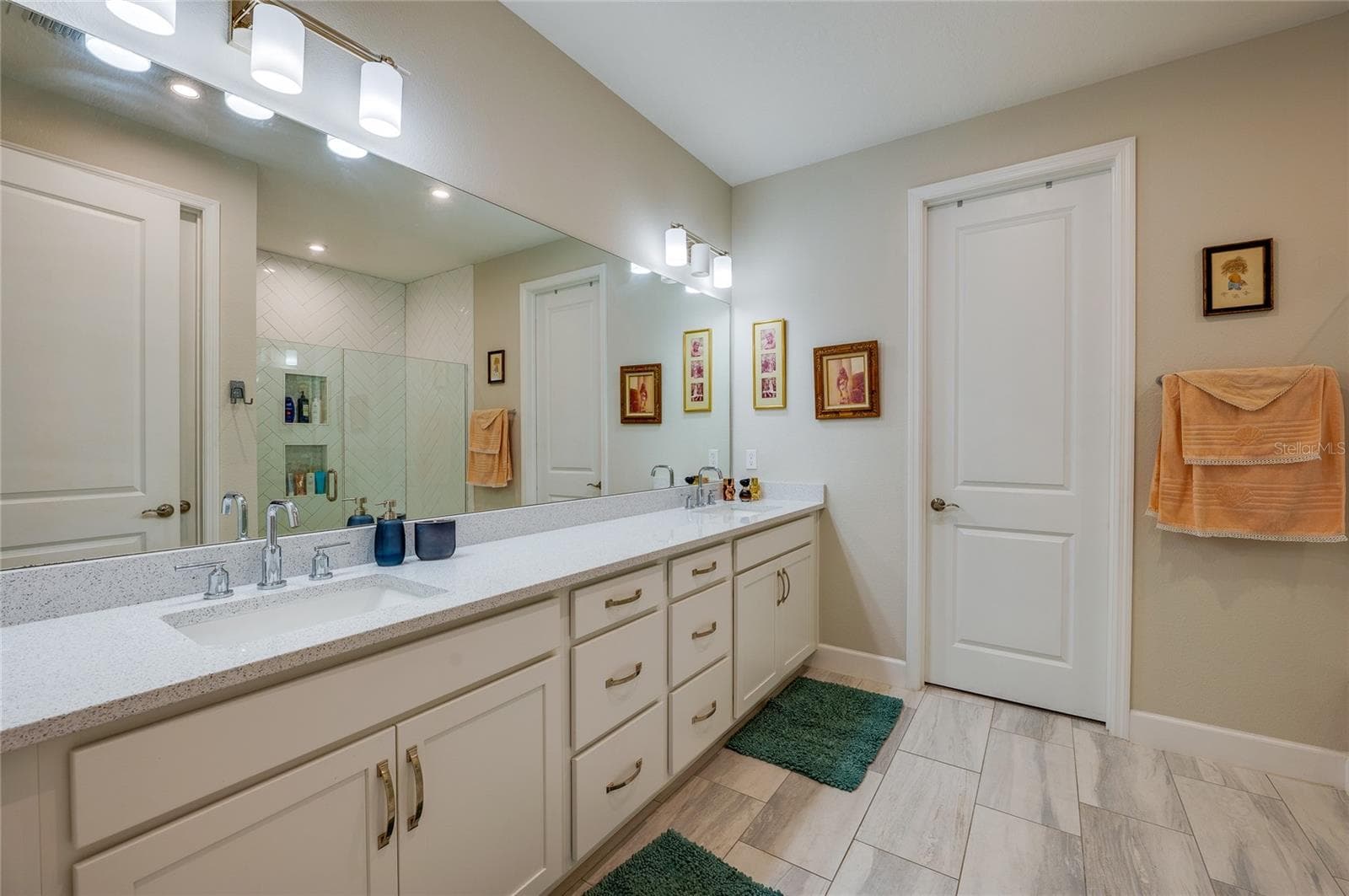 En suite bath with walk in closet - 1254 VENICE CT, DELAND