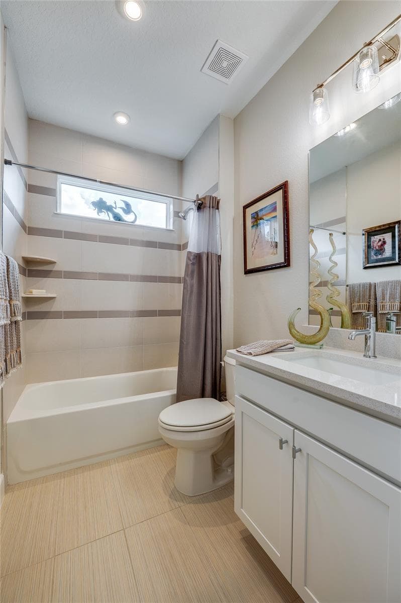 Hall bath - 1254 VENICE CT, DELAND