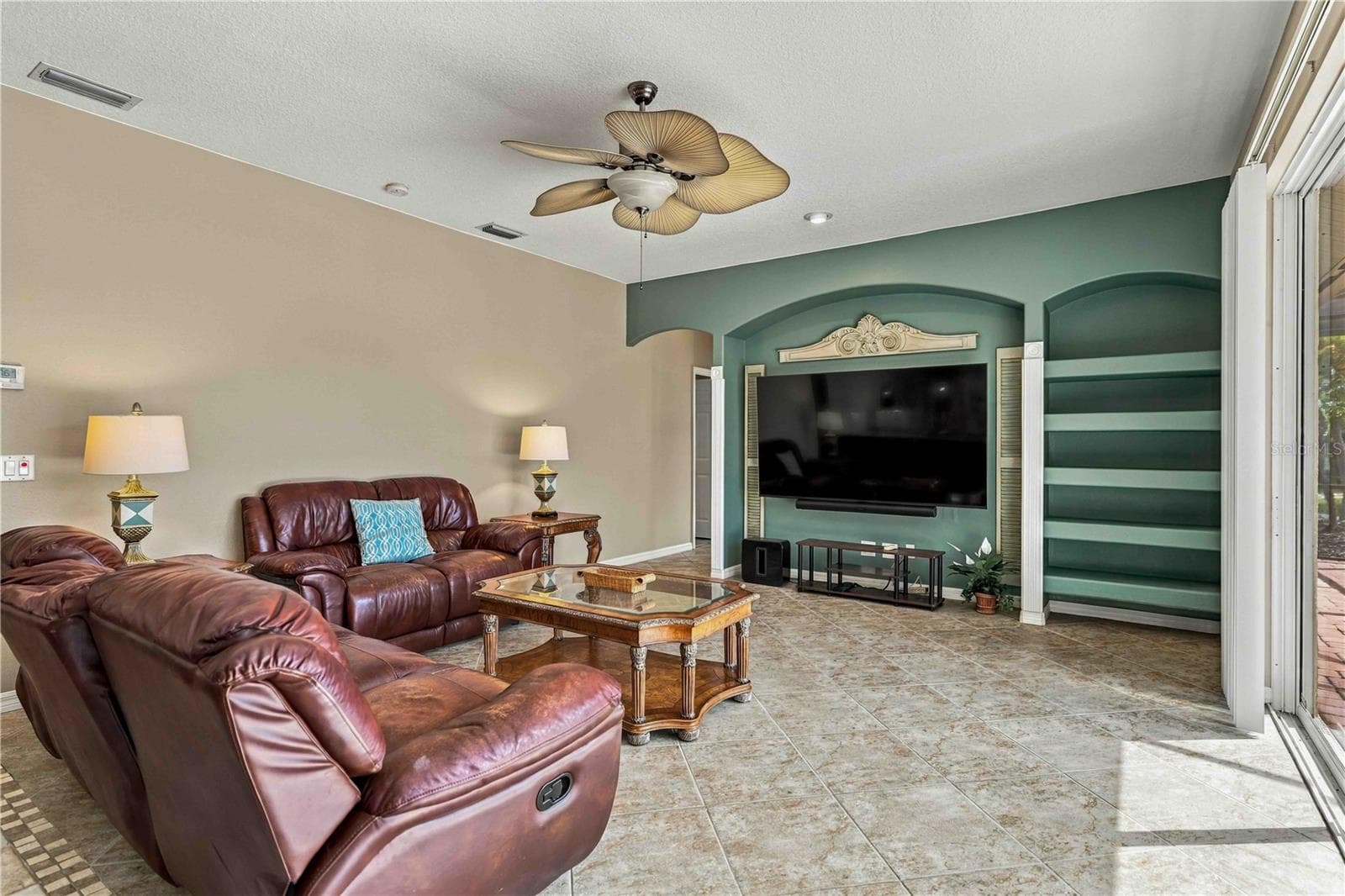 Single Family Residence at 127 MILL RUN E, BRADENTON, photo 7 of 40