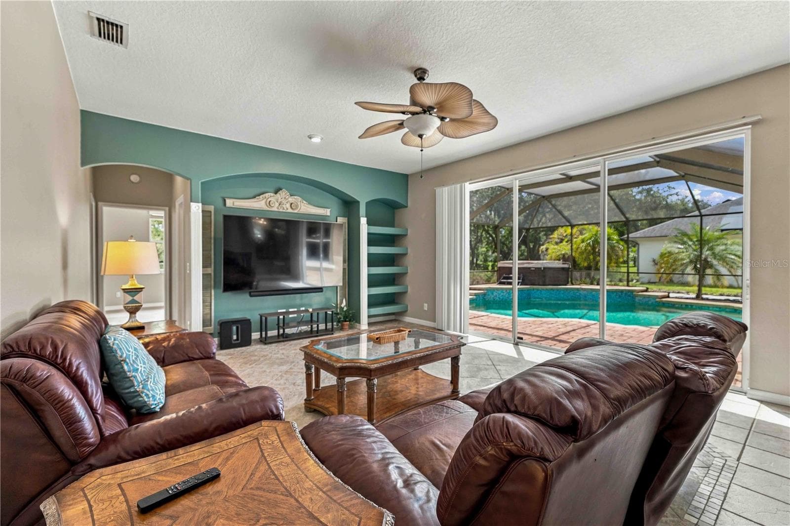 Single Family Residence at 127 MILL RUN E, BRADENTON, photo 8 of 40