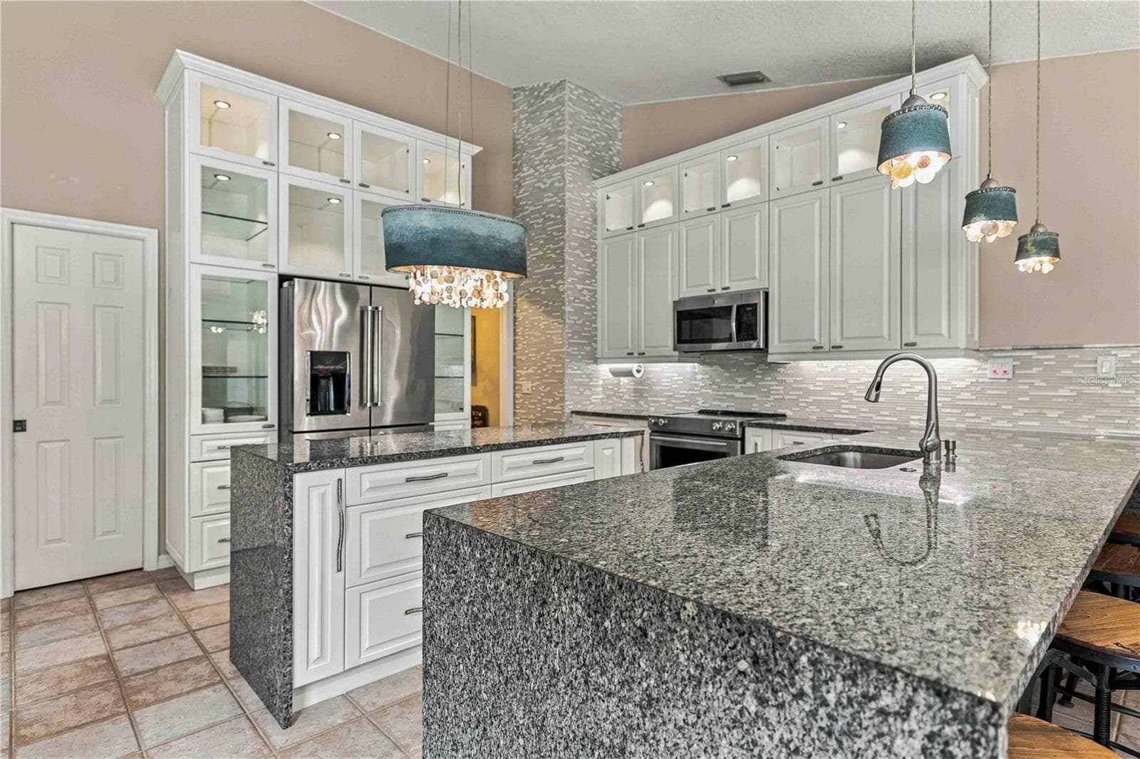 Single Family Residence at 127 MILL RUN E, BRADENTON, photo 11 of 40