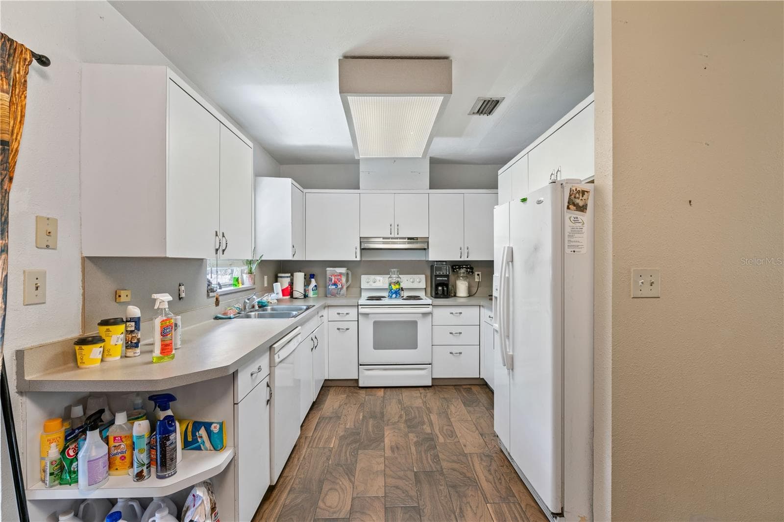 Main kitchen - 5217 PEACH AVE, SEFFNER