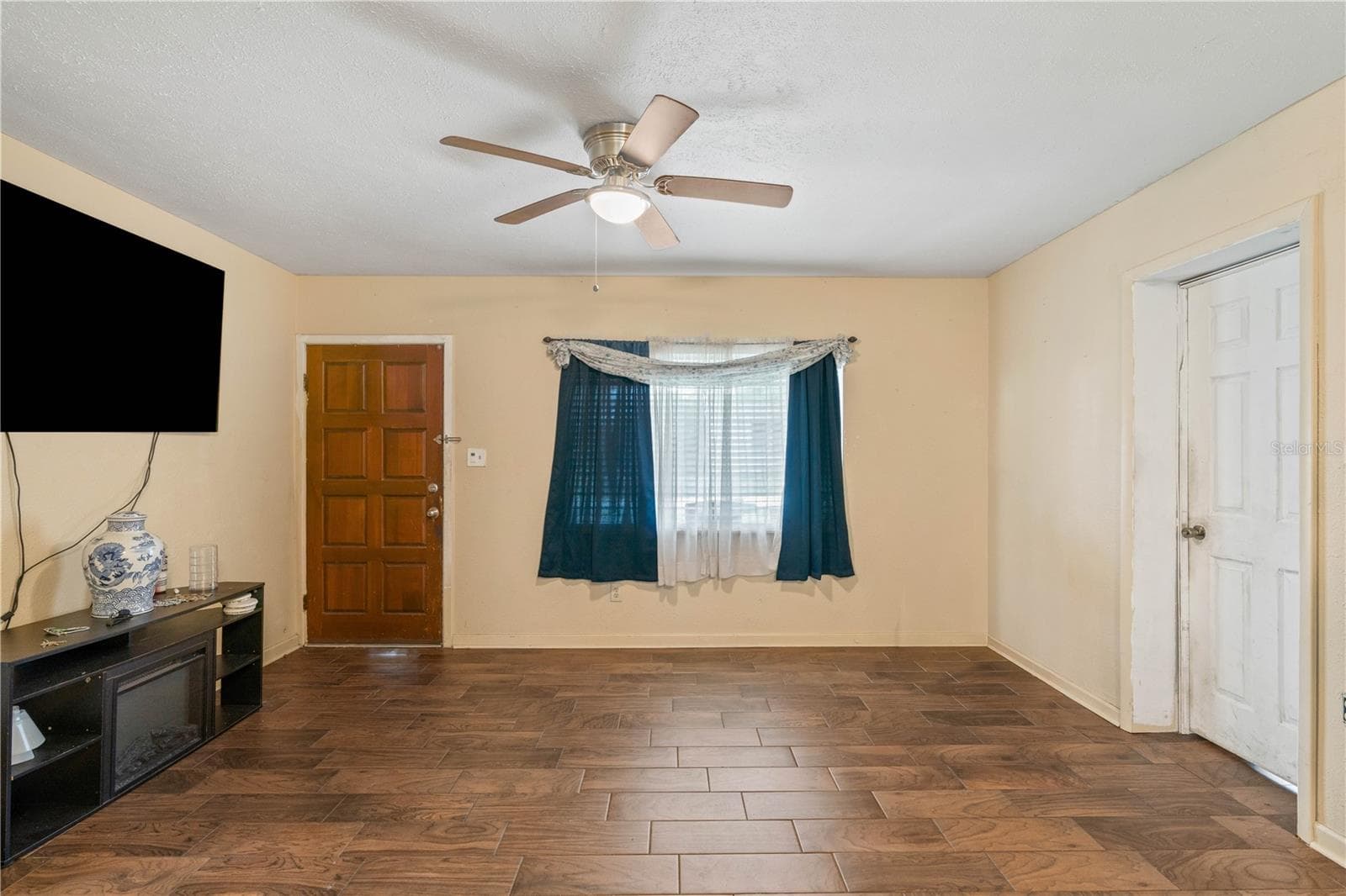 Living room - 5217 PEACH AVE, SEFFNER