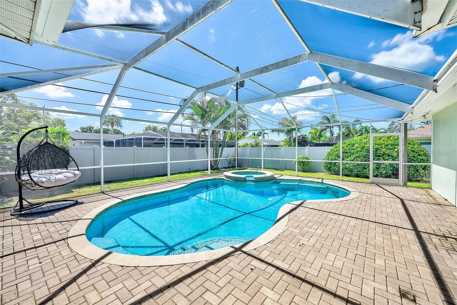 Single Family Residence at 809 JACARANDA DR, LARGO, photo 2 of 60