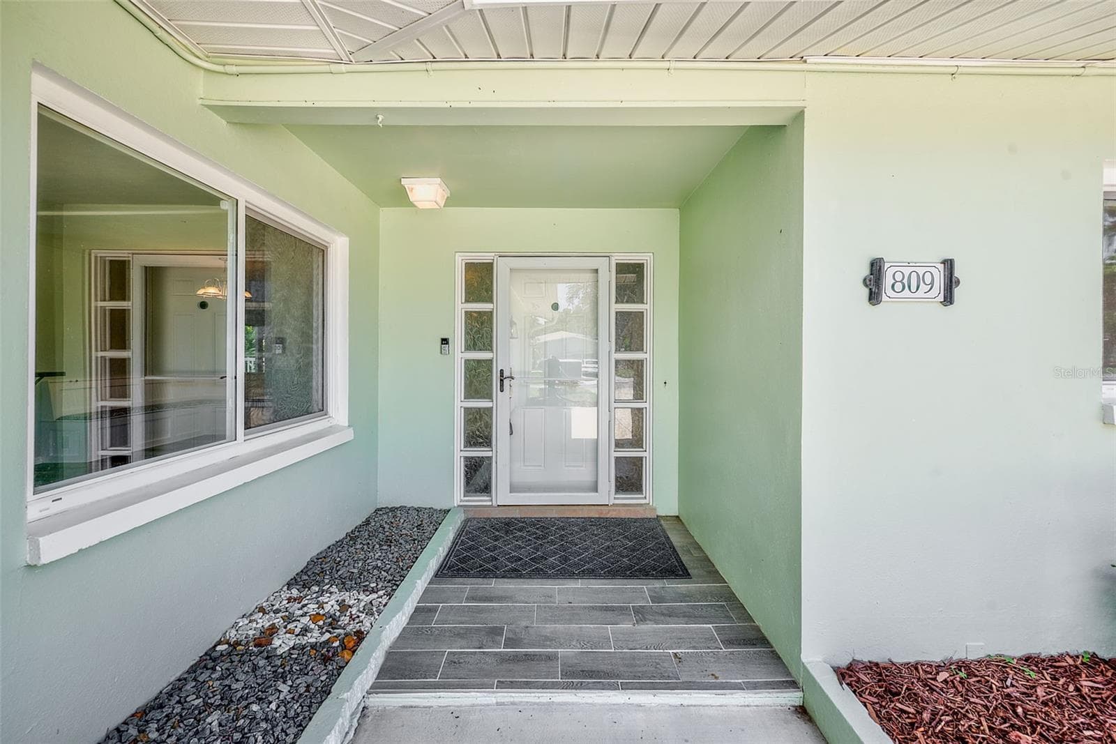 Single Family Residence at 809 JACARANDA DR, LARGO, photo 3 of 60