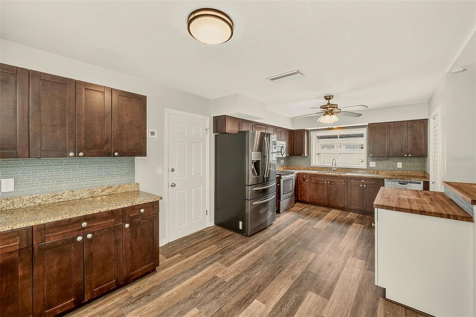 Single Family Residence at 809 JACARANDA DR, LARGO, photo 11 of 60