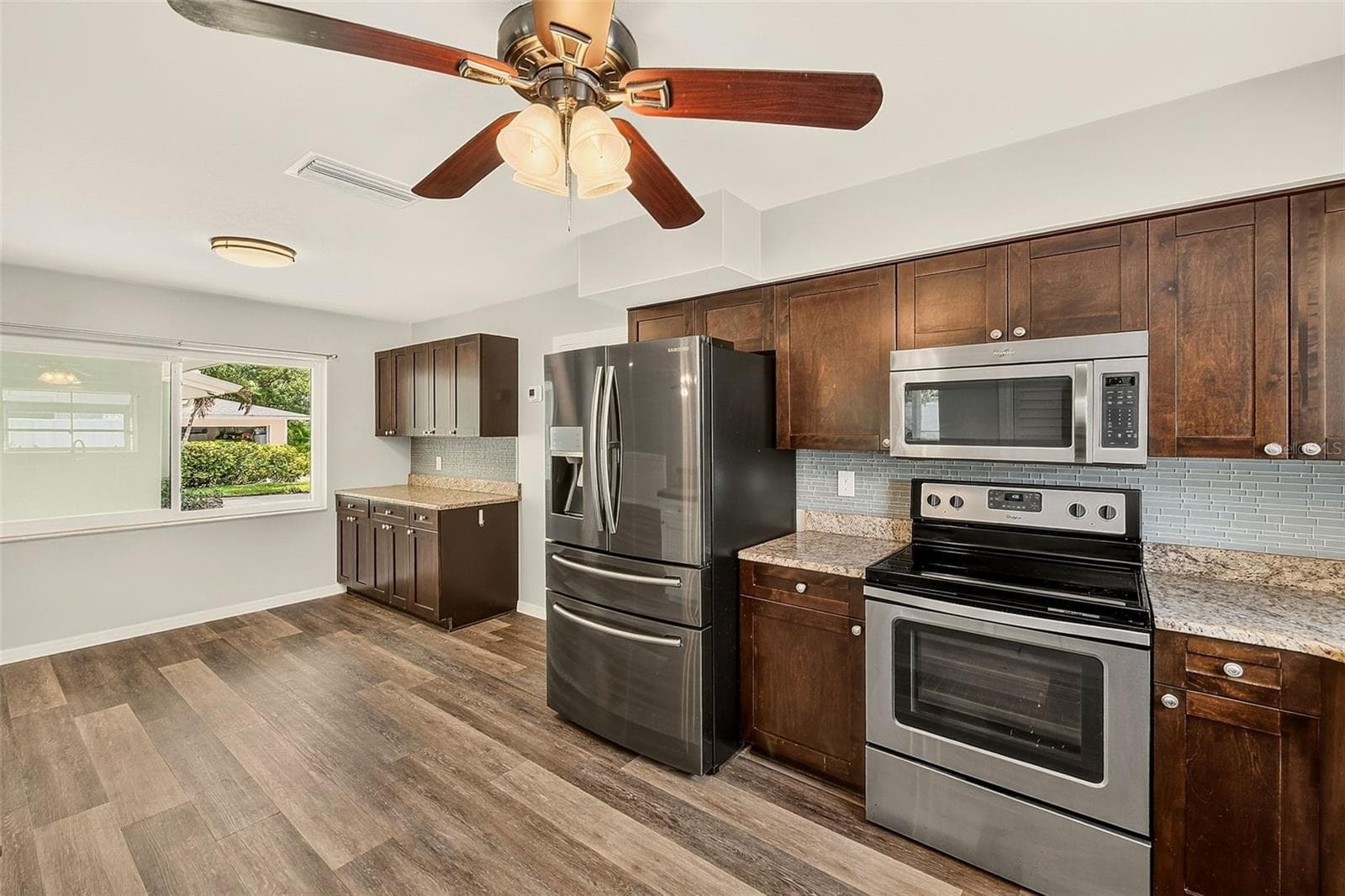 Single Family Residence at 809 JACARANDA DR, LARGO, photo 16 of 60