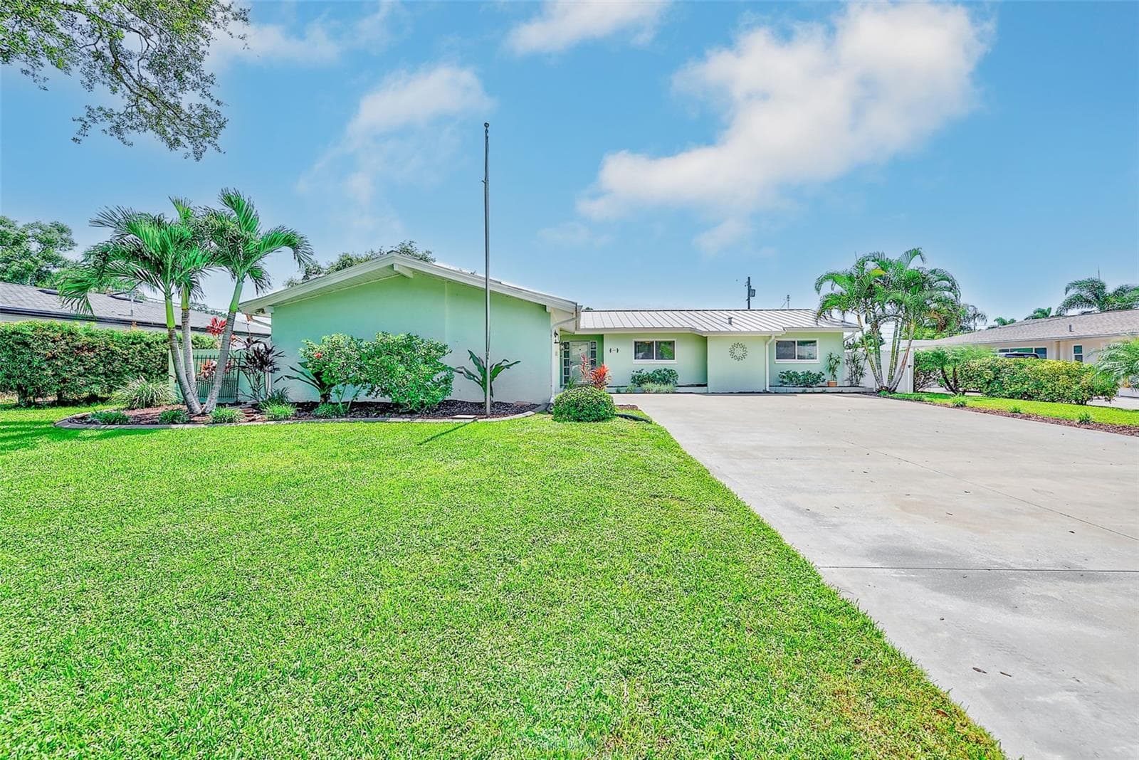 Single Family Residence at 809 JACARANDA DR, LARGO, photo 38 of 60