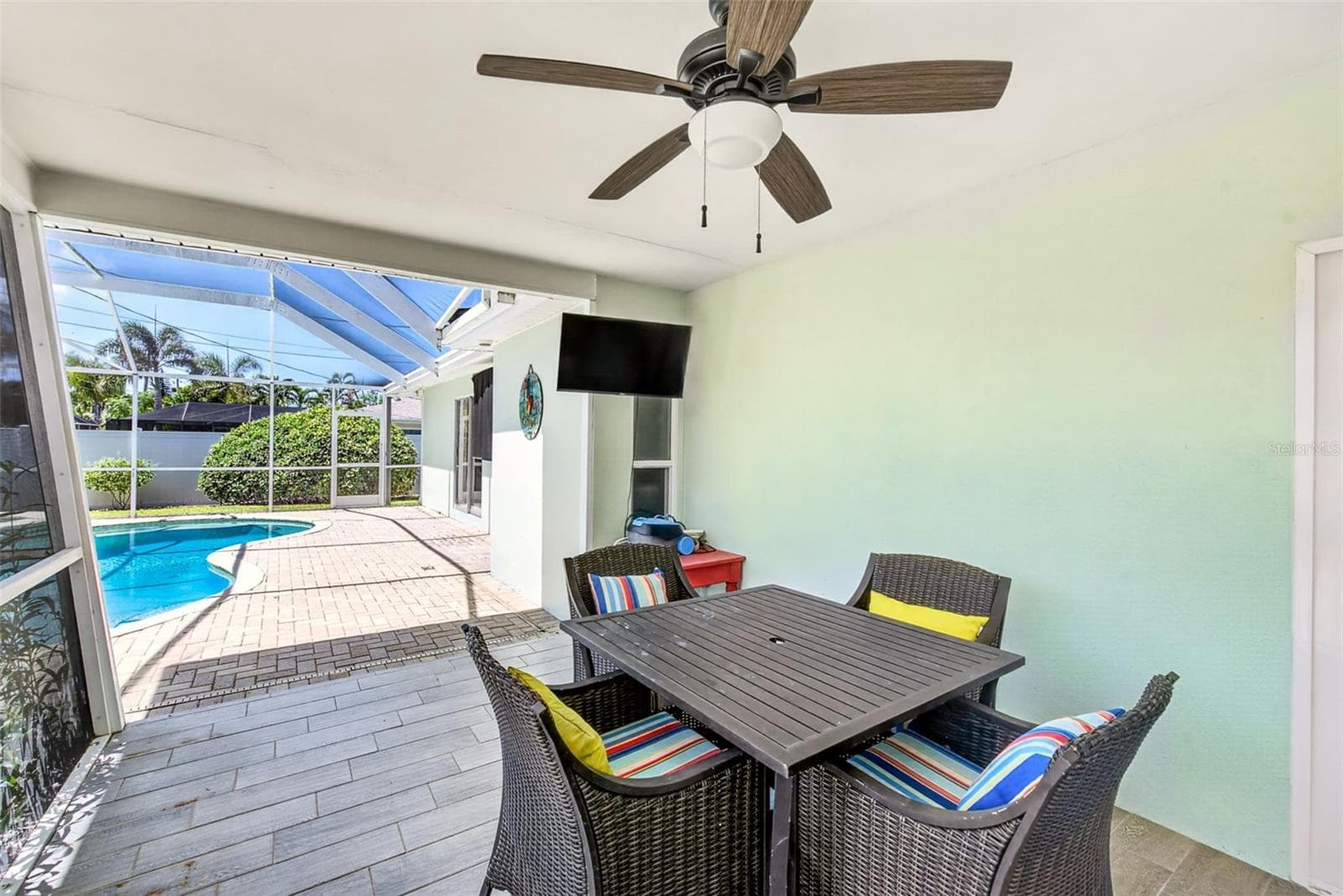 Single Family Residence at 809 JACARANDA DR, LARGO, photo 41 of 60