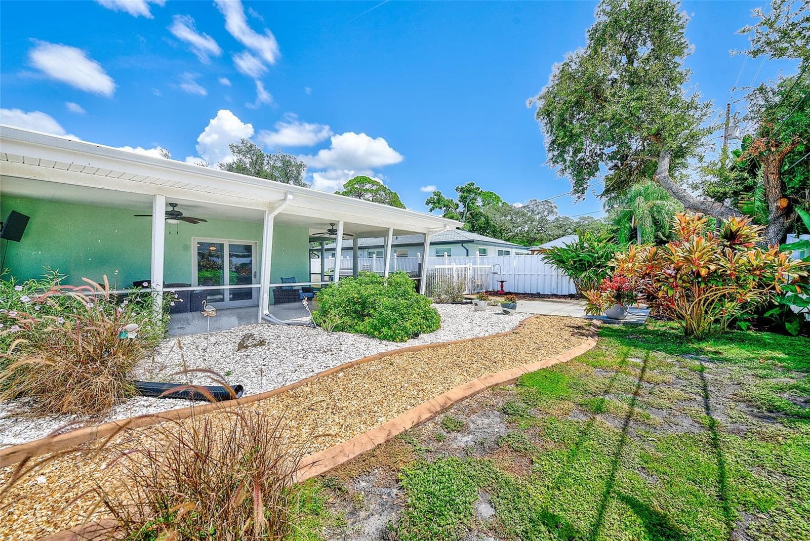 Single Family Residence at 809 JACARANDA DR, LARGO, photo 49 of 60