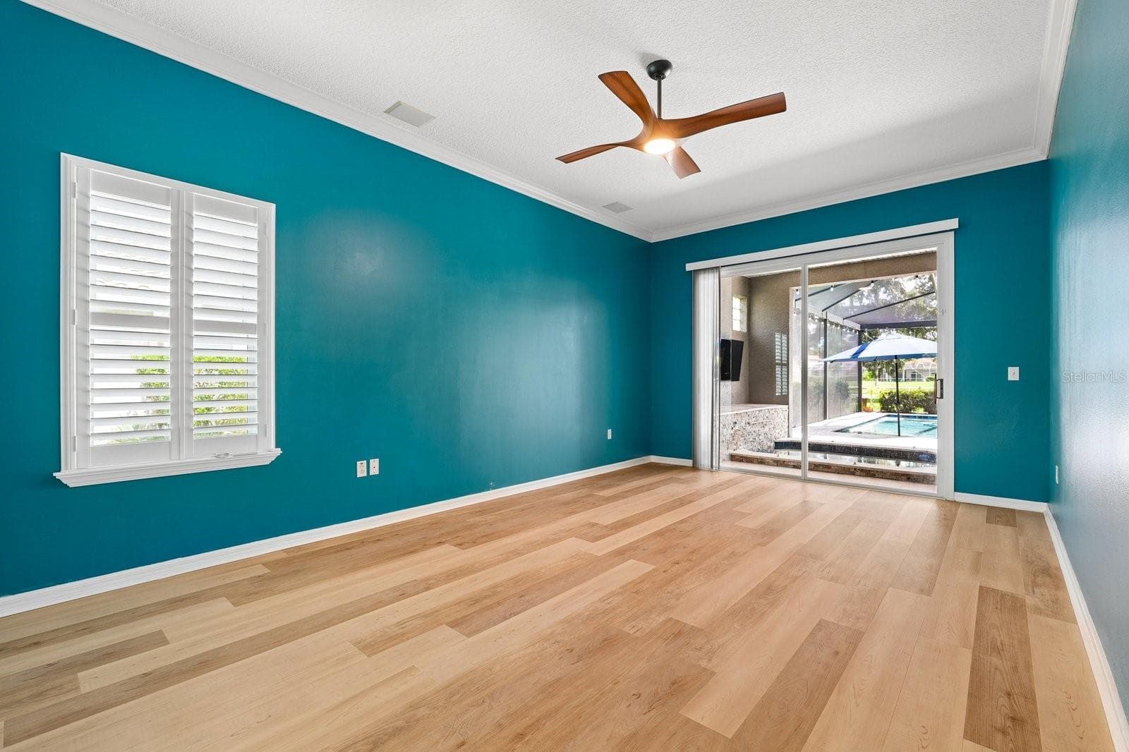 Primary Bedroom with Sliders to Pool - 1003 KINGS WAY LN, TARPON SPRINGS