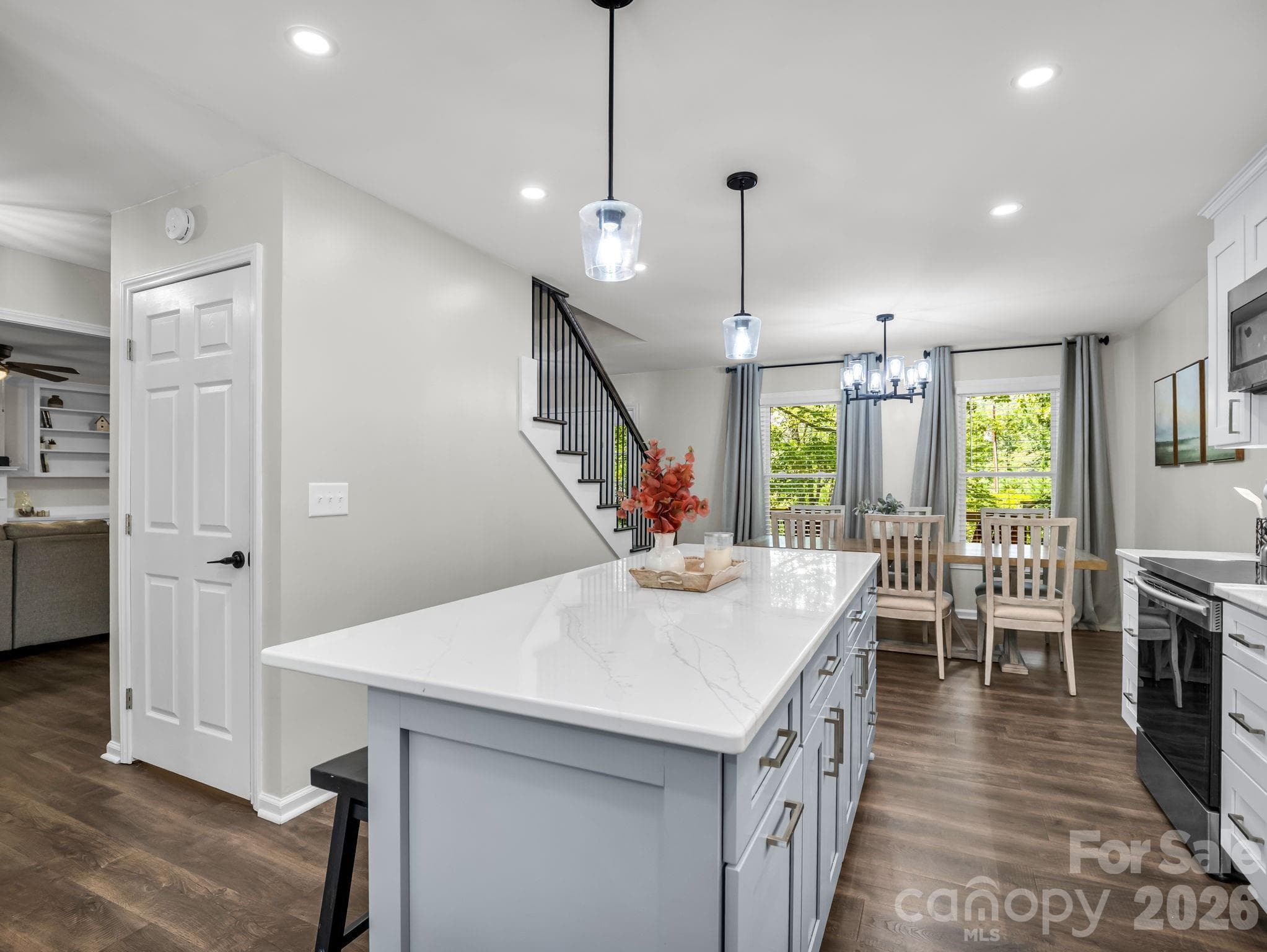 large island - 215 Hillcrest Drive, Columbus