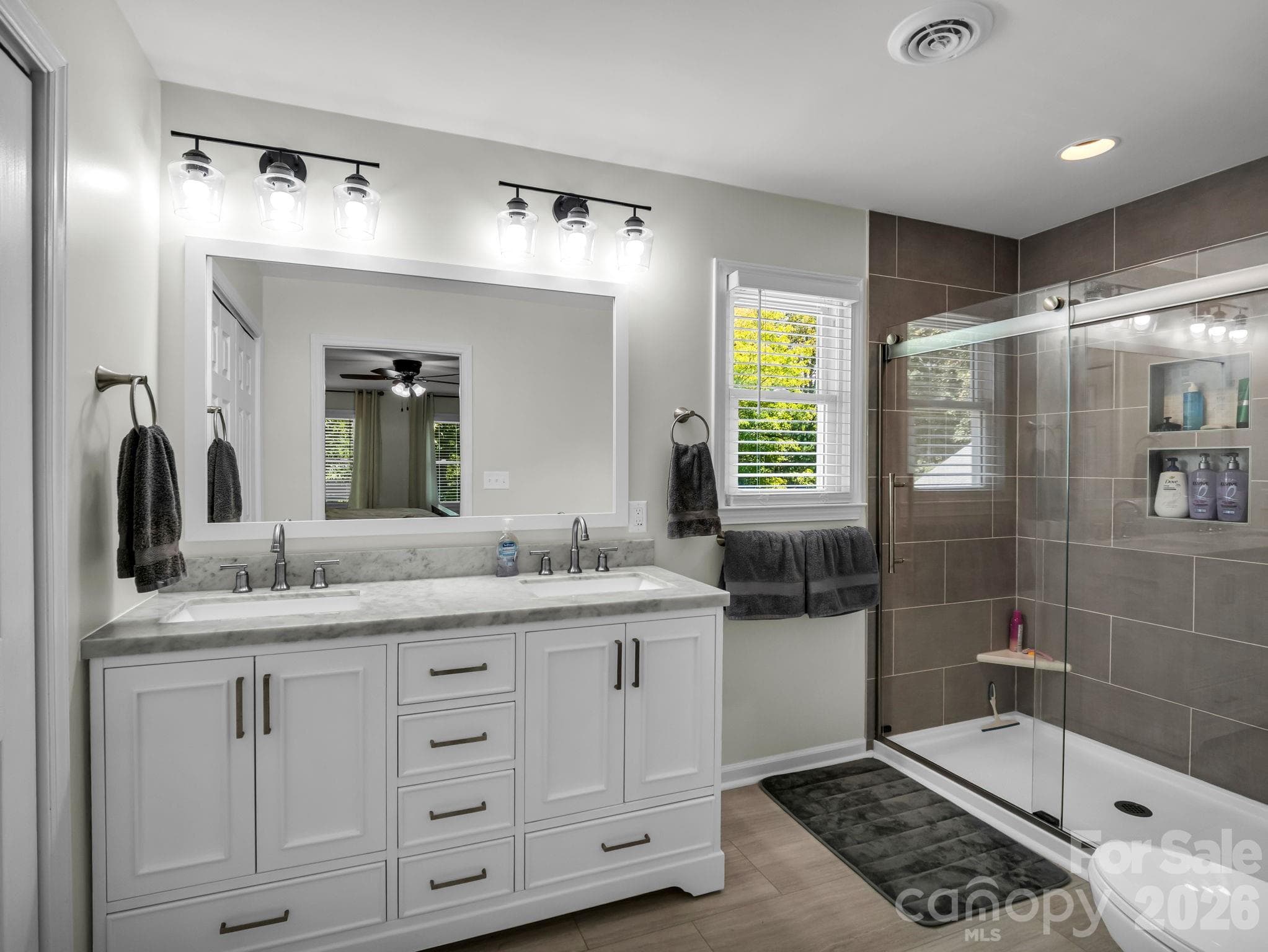 updated primary bath - 215 Hillcrest Drive, Columbus