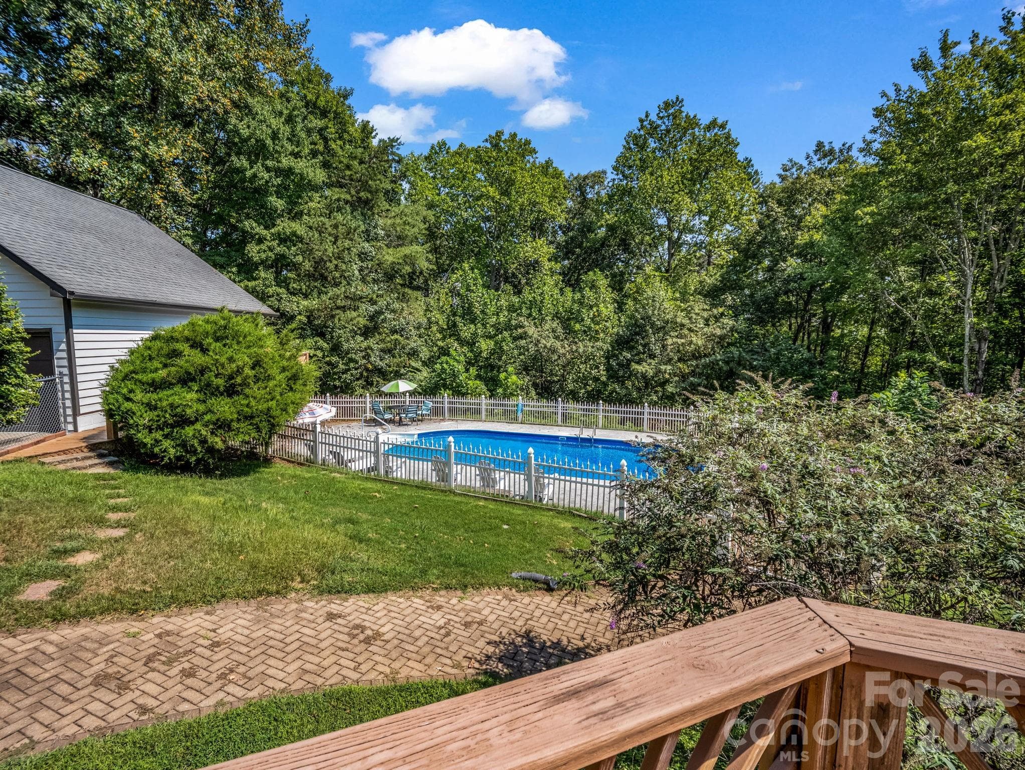 Single Family Residence at 215 Hillcrest Drive, Columbus, photo 34 of 48