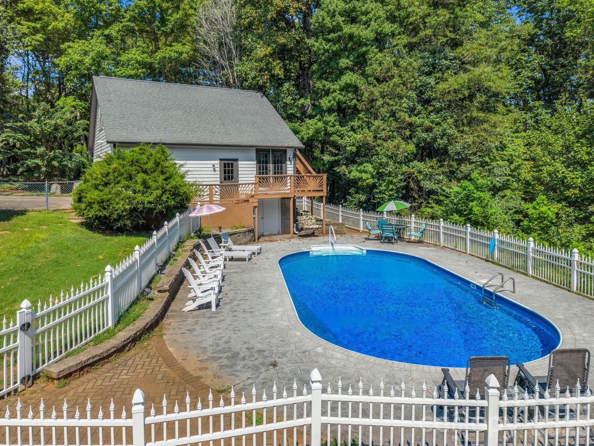 in ground pool with pool house - 215 Hillcrest Drive, Columbus