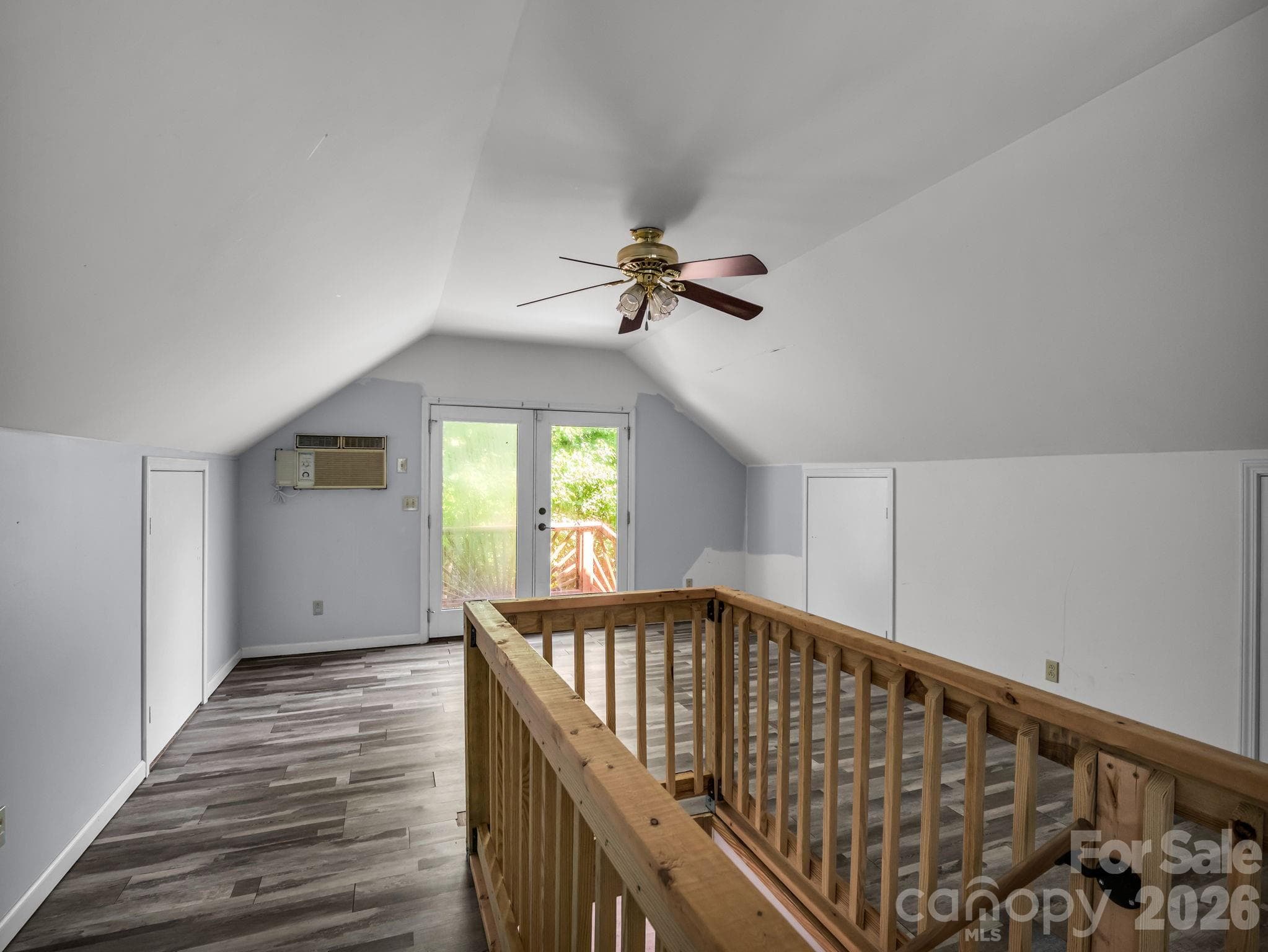 loft in pool house - 215 Hillcrest Drive, Columbus