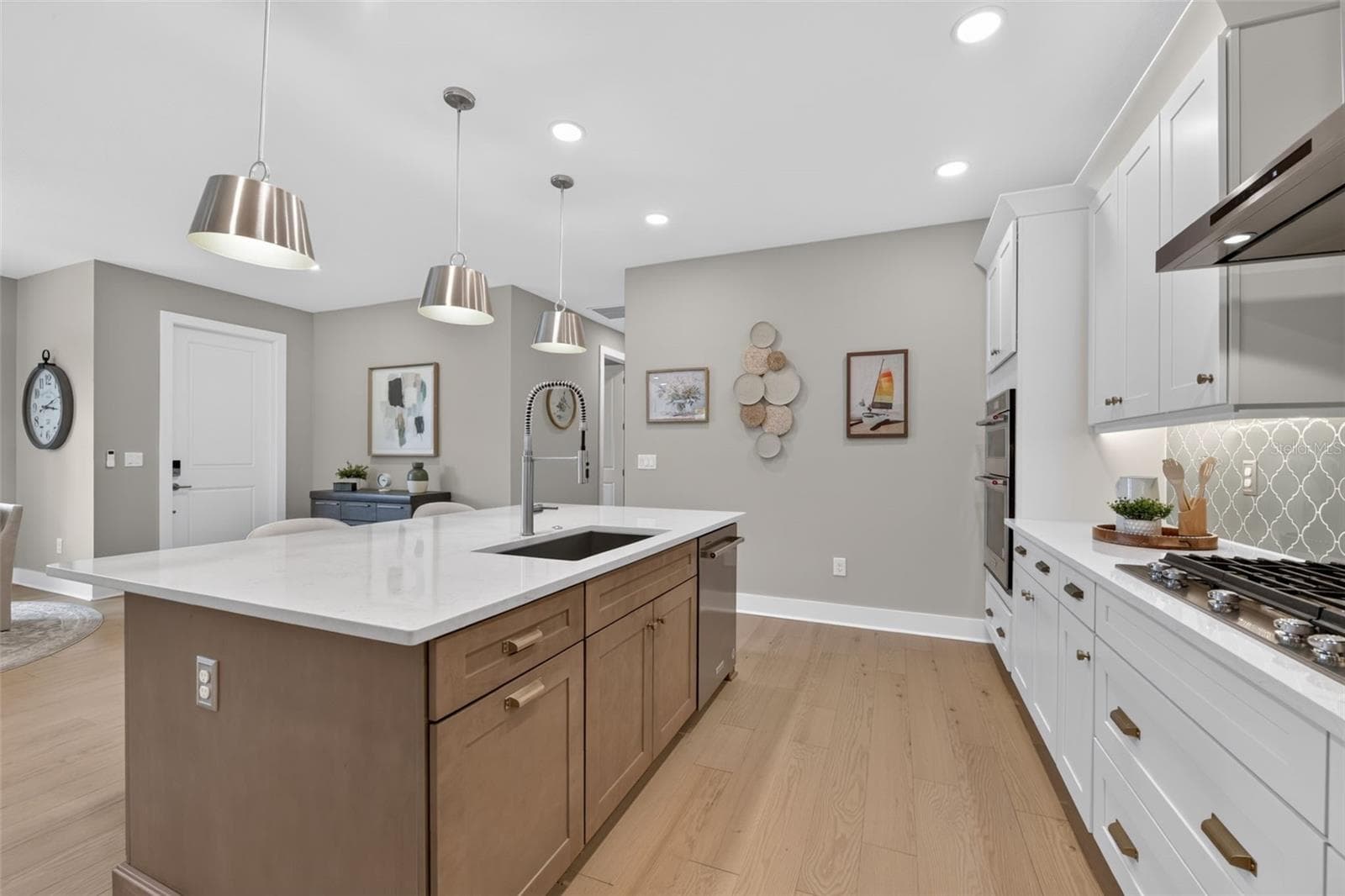 Beautifully Appointed Designer Kitchen with Elevated Finishes - 18911 DAYSPRING PL, VENICE