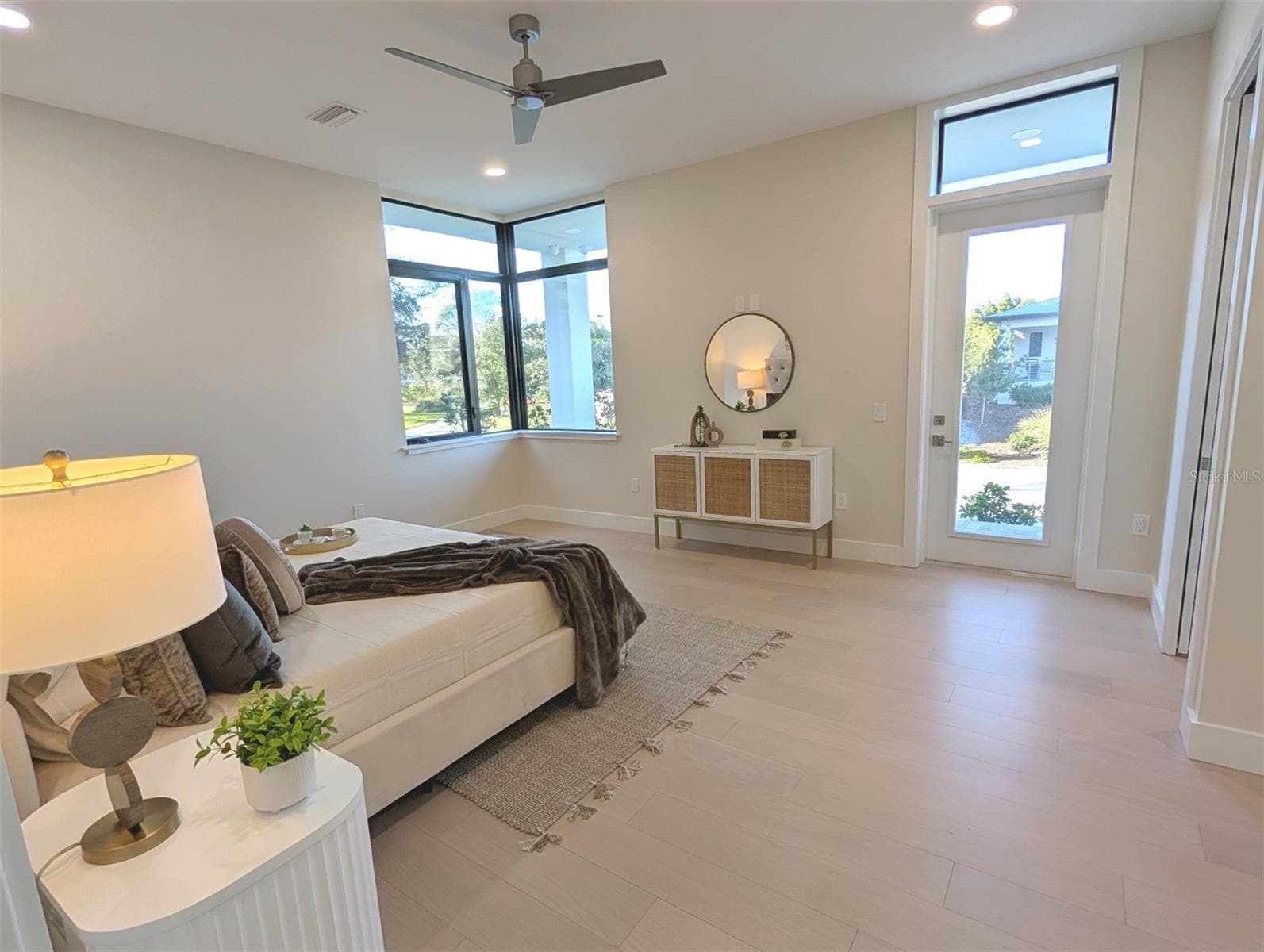 Main floor master suite - 2110 MICHELE DR, SARASOTA