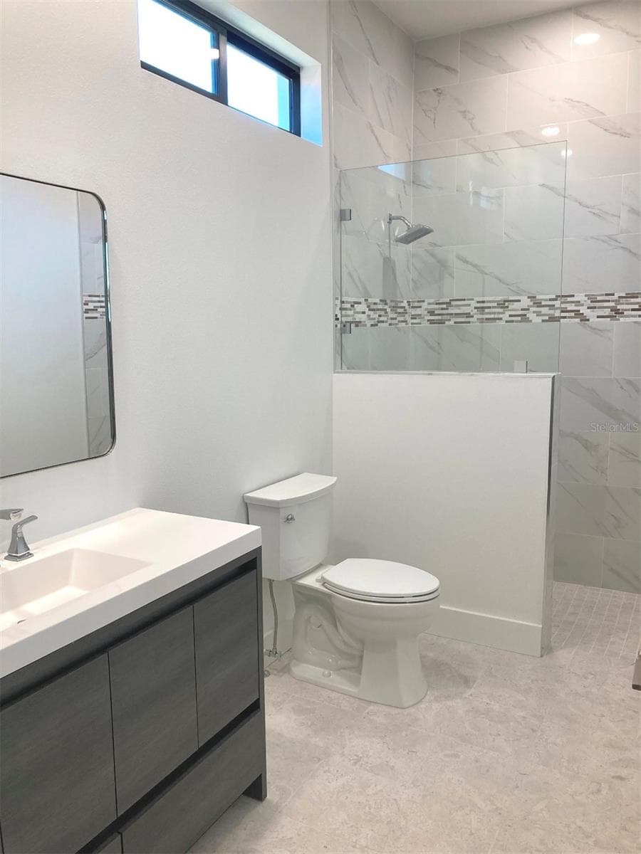 Guest Suite Bath - 2110 MICHELE DR, SARASOTA