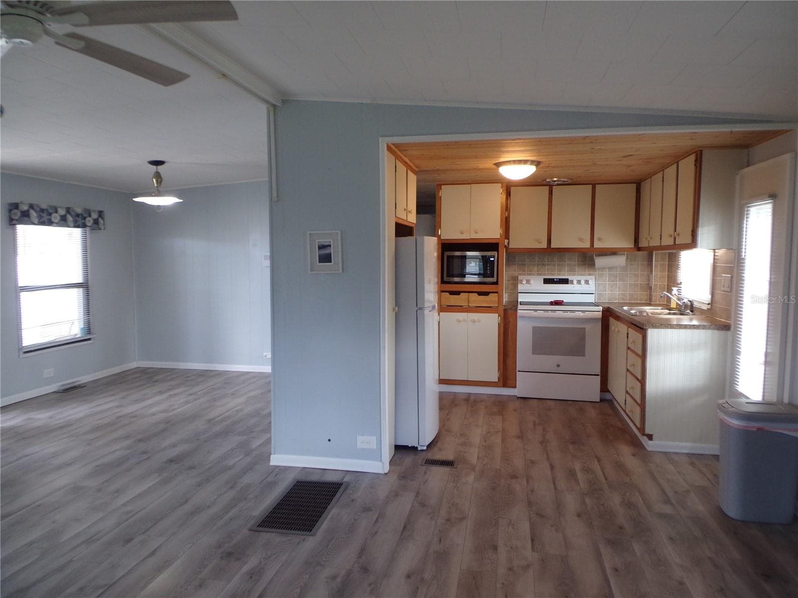 Mobile Home at 5127 8TH ST W, BRADENTON, photo 6 of 41