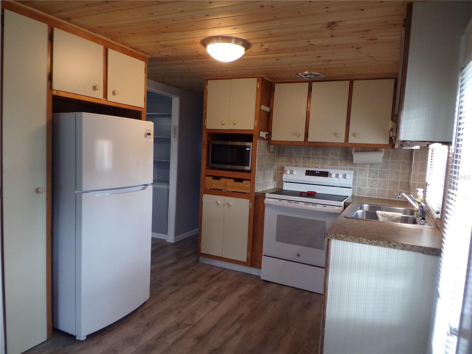 Mobile Home at 5127 8TH ST W, BRADENTON, photo 10 of 41