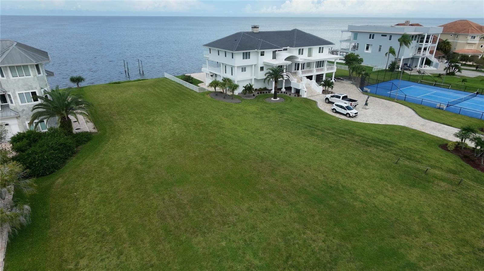 21 WESTSHORE DR