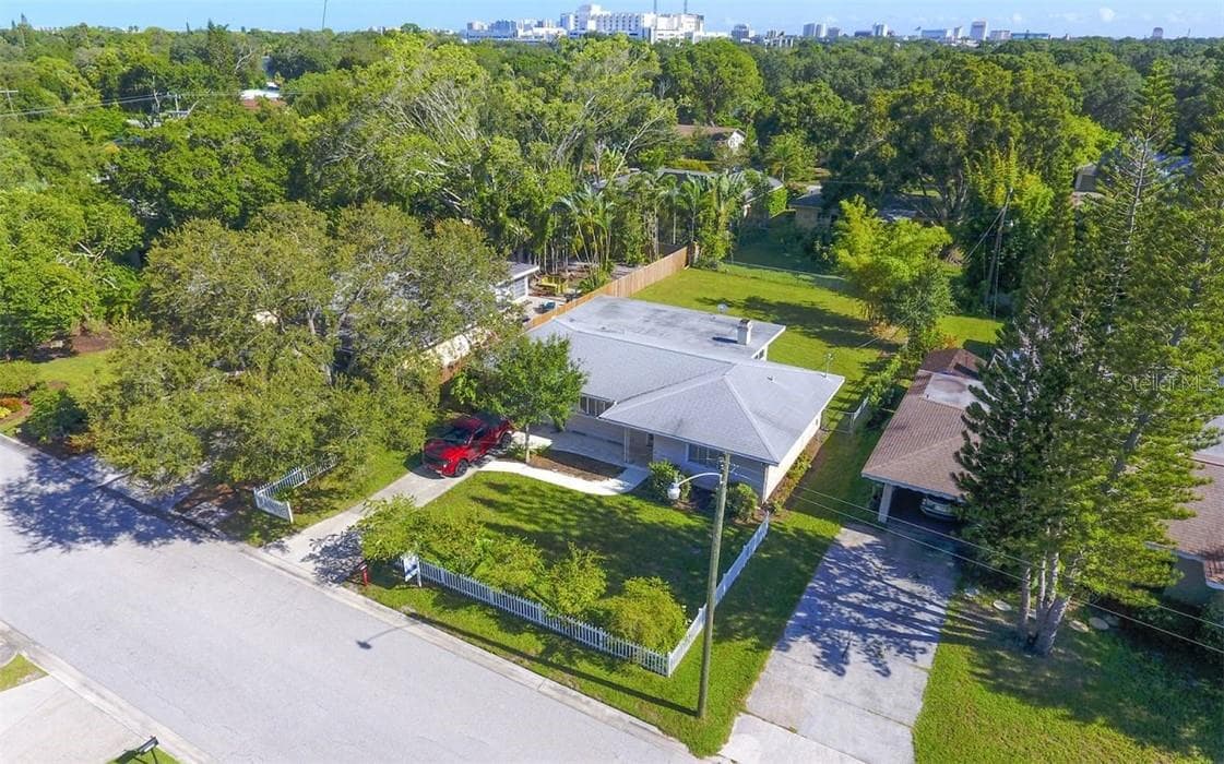 Single Family Residence at 2141 SUNNYSIDE LN, SARASOTA, photo 16 of 18