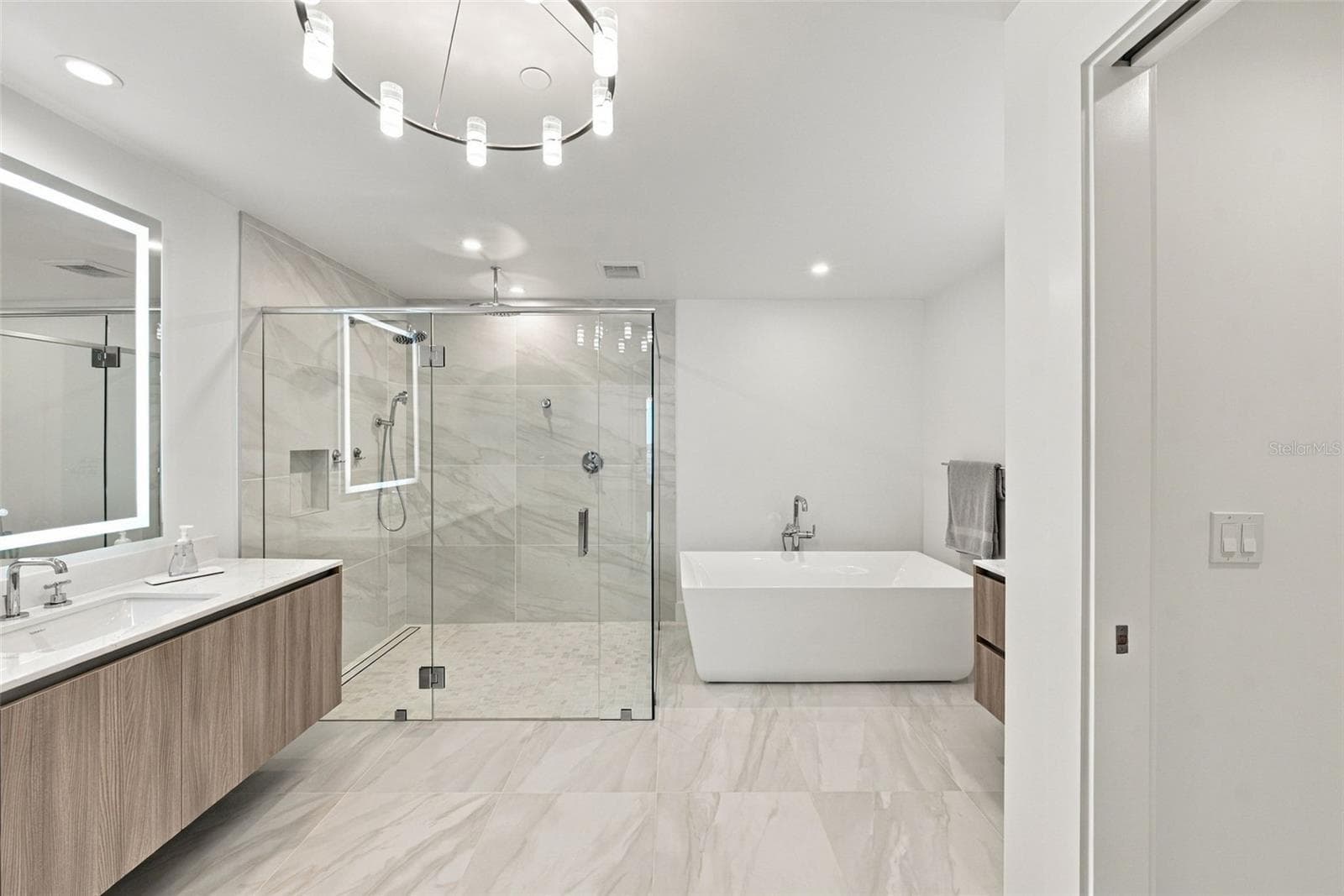 Owners Suite Bath - 5713 BOWEN DANIEL DR #1504, TAMPA