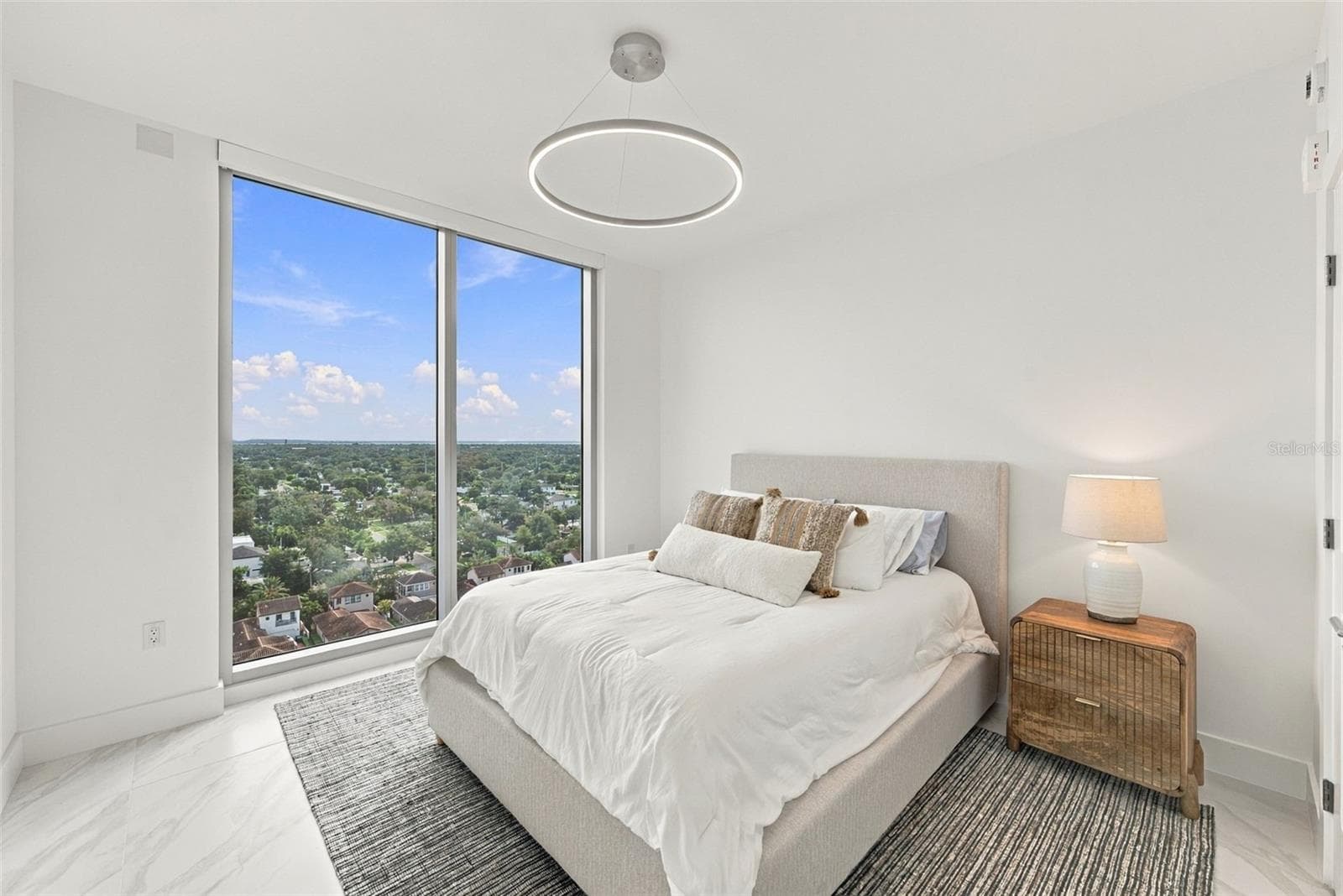 Second en suite bedroom; east facing - 5713 BOWEN DANIEL DR #1504, TAMPA