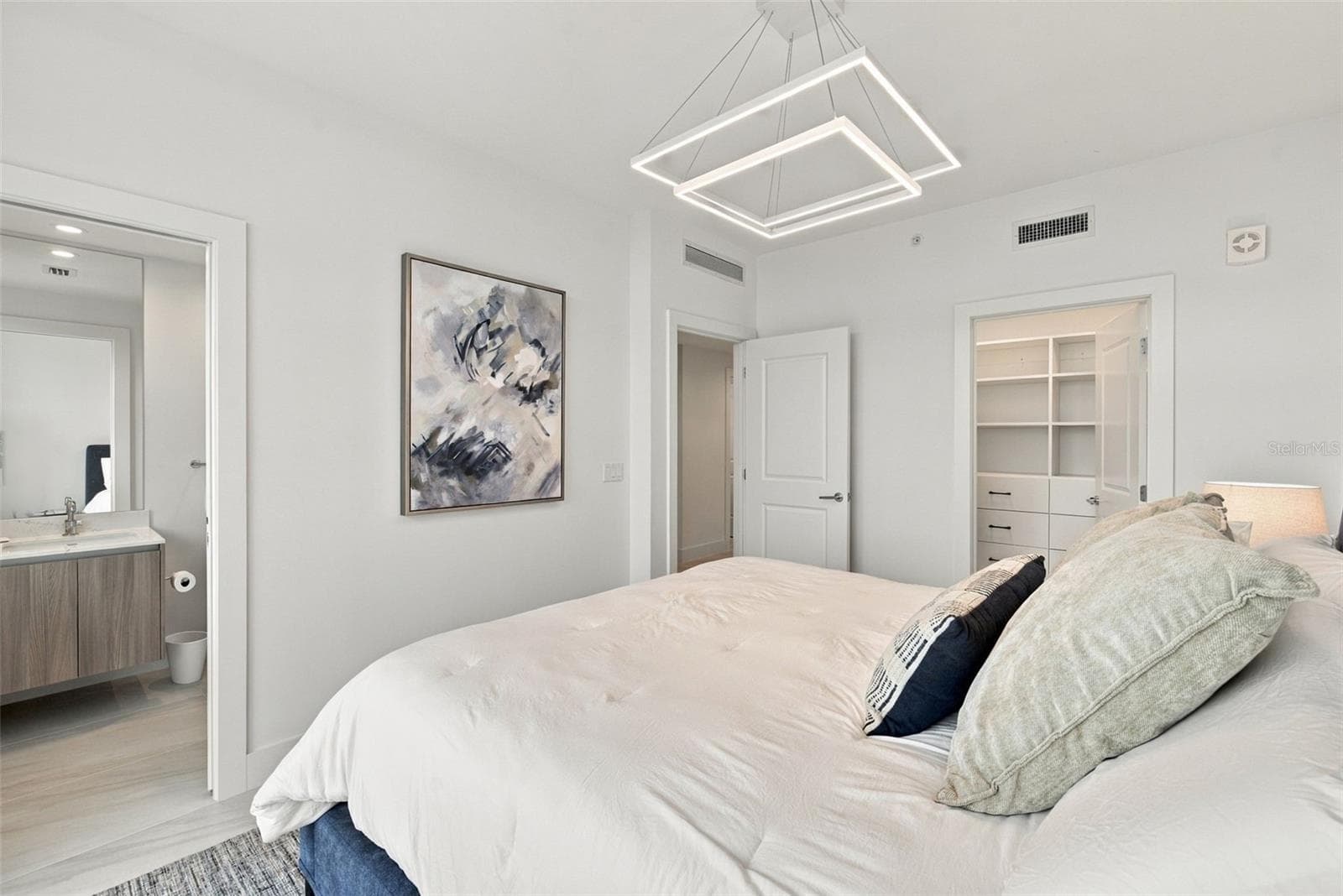 Third en suite bedroom with terrace - 5713 BOWEN DANIEL DR #1504, TAMPA