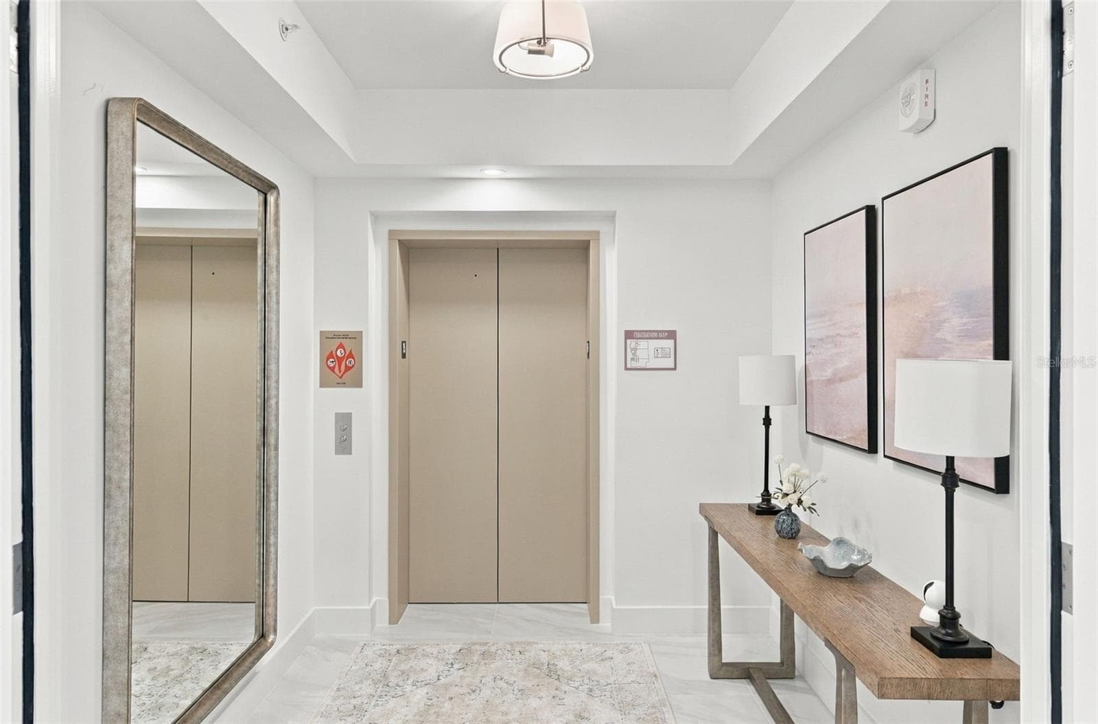 Private entry lobby Foyer - 5713 BOWEN DANIEL DR #1504, TAMPA