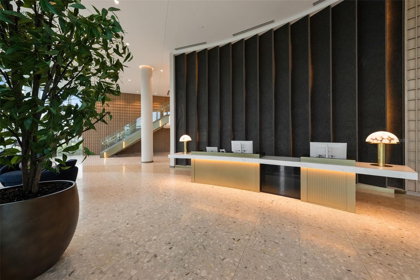 Lobby - 24 hour front desk attendant, consierge services - 5713 BOWEN DANIEL DR #1504, TAMPA