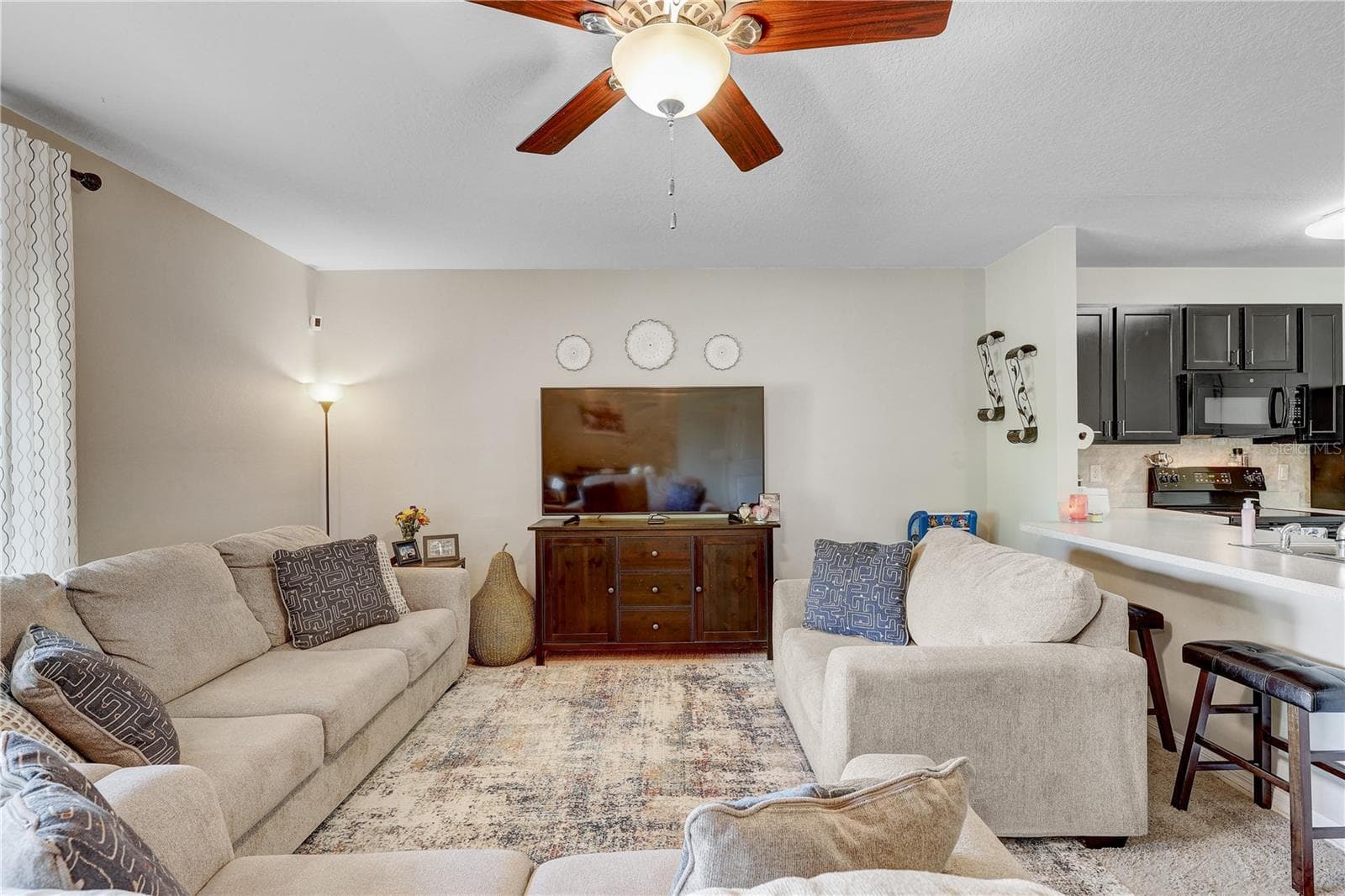 Townhouse at 9904 HOUND CHASE DR, GIBSONTON, photo 2 of 40