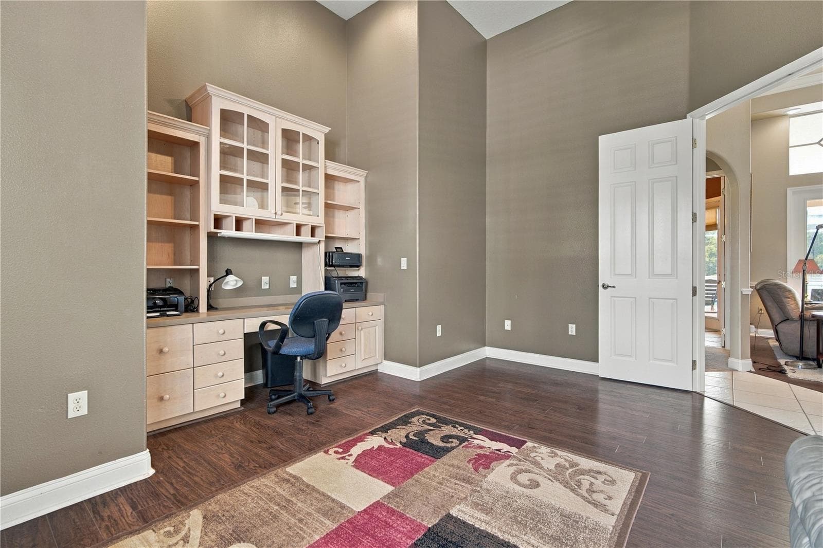 Spacious private office- ideal for working from home - 6722 W SENTINEL BLUFF PATH, BEVERLY HILLS
