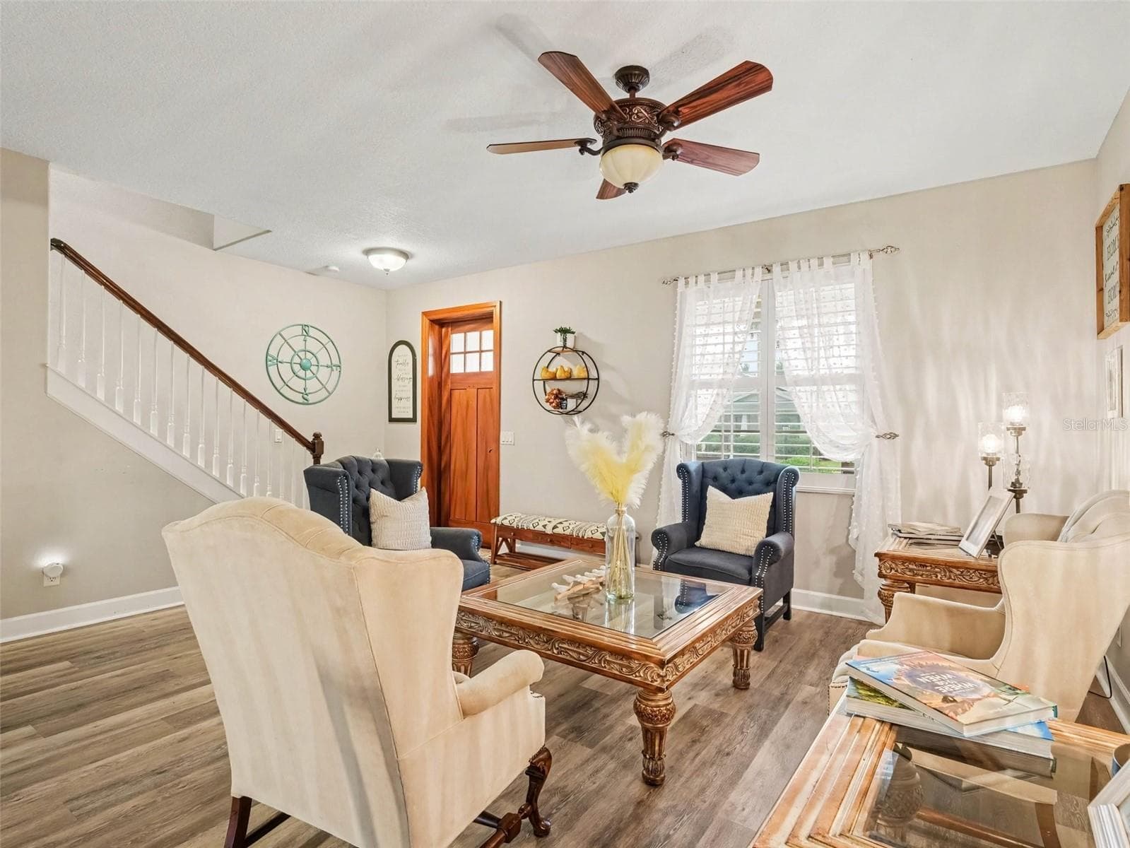 Entry and sitting room - 7124 34TH ST E, SARASOTA